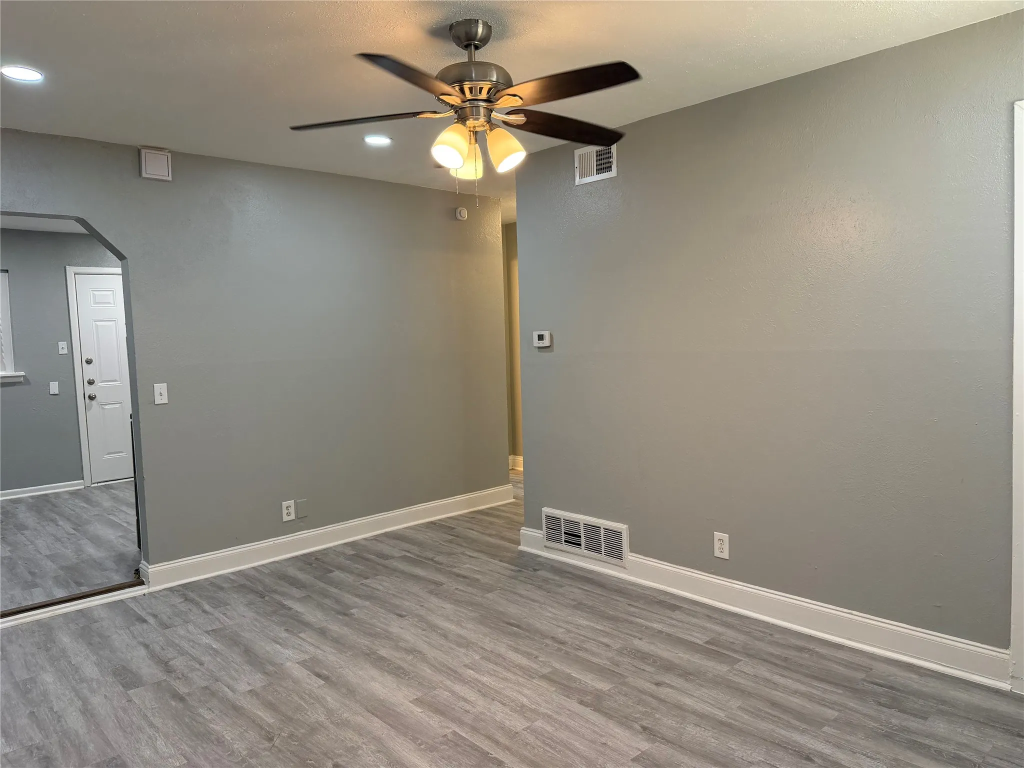 Duplex For Rent in Tarrant County , 2507 Normont Circle, Fort Worth, Texas 76103, 2 Bedroom, 1 Bathroom, 1 Garage spaces, 774 Sqft, built in 1954, mls#21358547, Real Estate Agent in Fort Worth, Homes For Rent in Tarrant county, Homes For Rent in Fort Worth, Realtor in Fort Worth Texas, Real Estate Brokerage Independent Realty Texas, Luminita Cordes Realtor