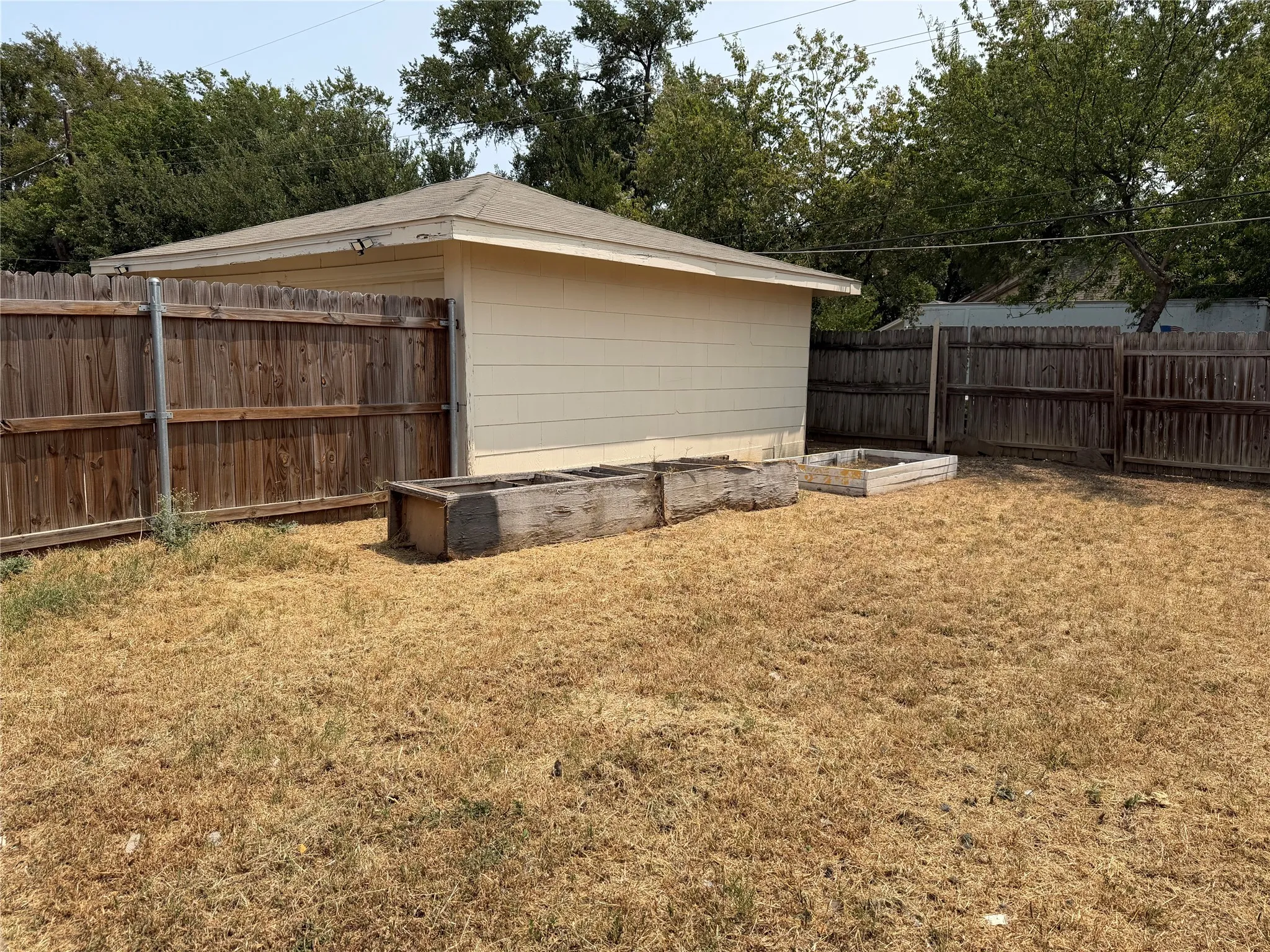 Duplex For Rent in Tarrant County , 2509 Normont Circle, Fort Worth, Texas 76103, 2 Bedroom, 1 Bathroom, 1 Garage spaces, 774 Sqft, built in 1954, mls#21358548, Real Estate Agent in Fort Worth, Homes For Rent in Tarrant county, Homes For Rent in Fort Worth, Realtor in Fort Worth Texas, Real Estate Brokerage Independent Realty Texas, Luminita Cordes Realtor