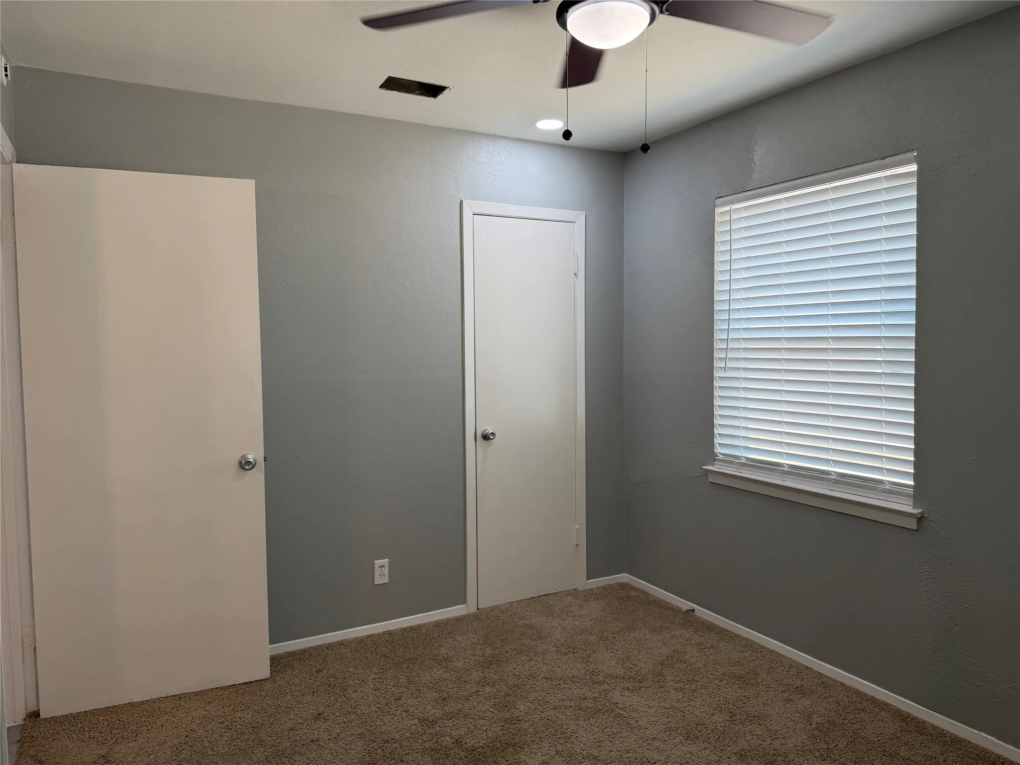 Duplex For Rent in Tarrant County , 2509 Normont Circle, Fort Worth, Texas 76103, 2 Bedroom, 1 Bathroom, 1 Garage spaces, 774 Sqft, built in 1954, mls#21358548, Real Estate Agent in Fort Worth, Homes For Rent in Tarrant county, Homes For Rent in Fort Worth, Realtor in Fort Worth Texas, Real Estate Brokerage Independent Realty Texas, Luminita Cordes Realtor