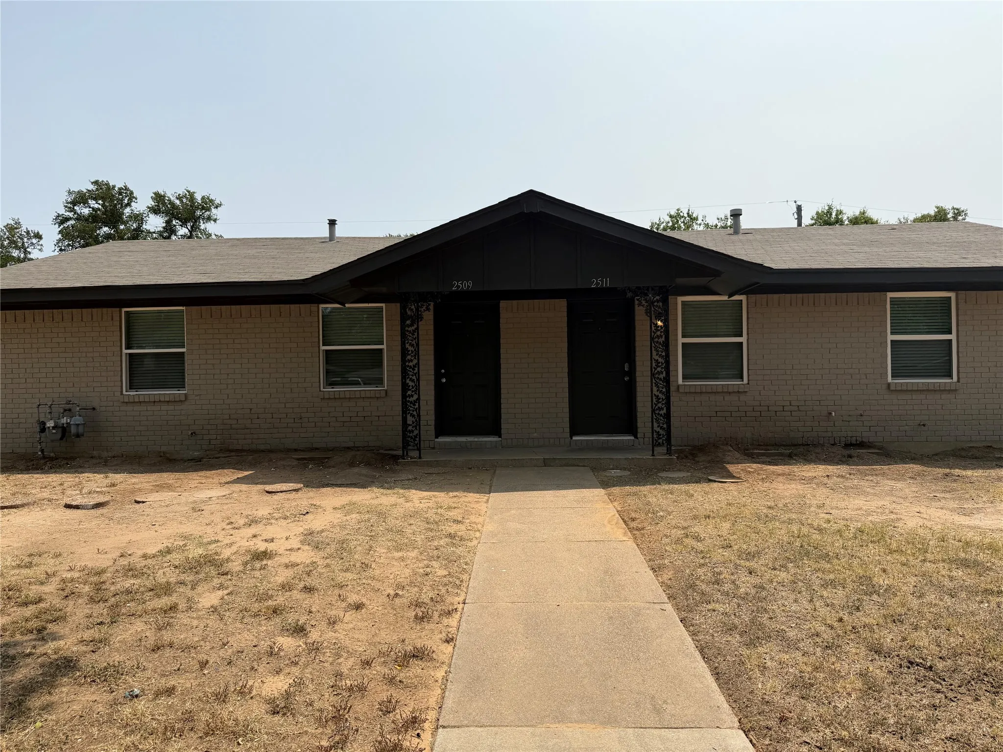 Duplex For Rent in Tarrant County , 2509 Normont Circle, Fort Worth, Texas 76103, 2 Bedroom, 1 Bathroom, 1 Garage spaces, 774 Sqft, built in 1954, mls#21358548, Real Estate Agent in Fort Worth, Homes For Rent in Tarrant county, Homes For Rent in Fort Worth, Realtor in Fort Worth Texas, Real Estate Brokerage Independent Realty Texas, Luminita Cordes Realtor