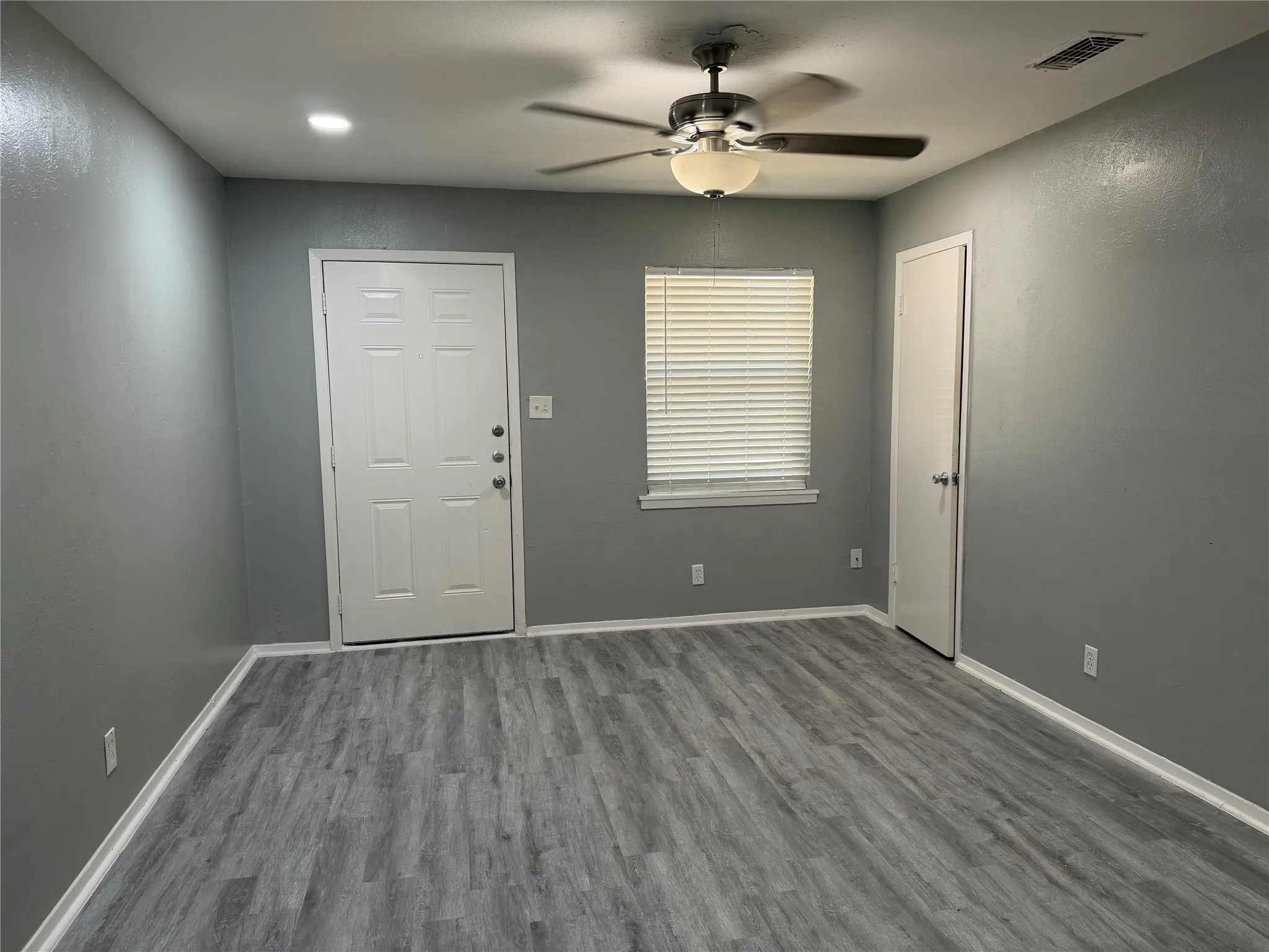 Duplex For Rent in Tarrant County , 2509 Normont Circle, Fort Worth, Texas 76103, 2 Bedroom, 1 Bathroom, 1 Garage spaces, 774 Sqft, built in 1954, mls#21358548, Real Estate Agent in Fort Worth, Homes For Rent in Tarrant county, Homes For Rent in Fort Worth, Realtor in Fort Worth Texas, Real Estate Brokerage Independent Realty Texas, Luminita Cordes Realtor