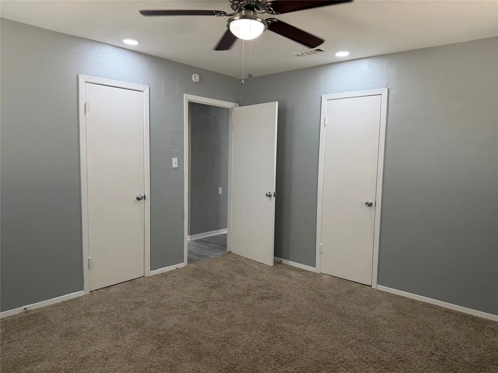 Duplex For Rent in Tarrant County , 2509 Normont Circle, Fort Worth, Texas 76103, 2 Bedroom, 1 Bathroom, 1 Garage spaces, 774 Sqft, built in 1954, mls#21358548, Real Estate Agent in Fort Worth, Homes For Rent in Tarrant county, Homes For Rent in Fort Worth, Realtor in Fort Worth Texas, Real Estate Brokerage Independent Realty Texas, Luminita Cordes Realtor