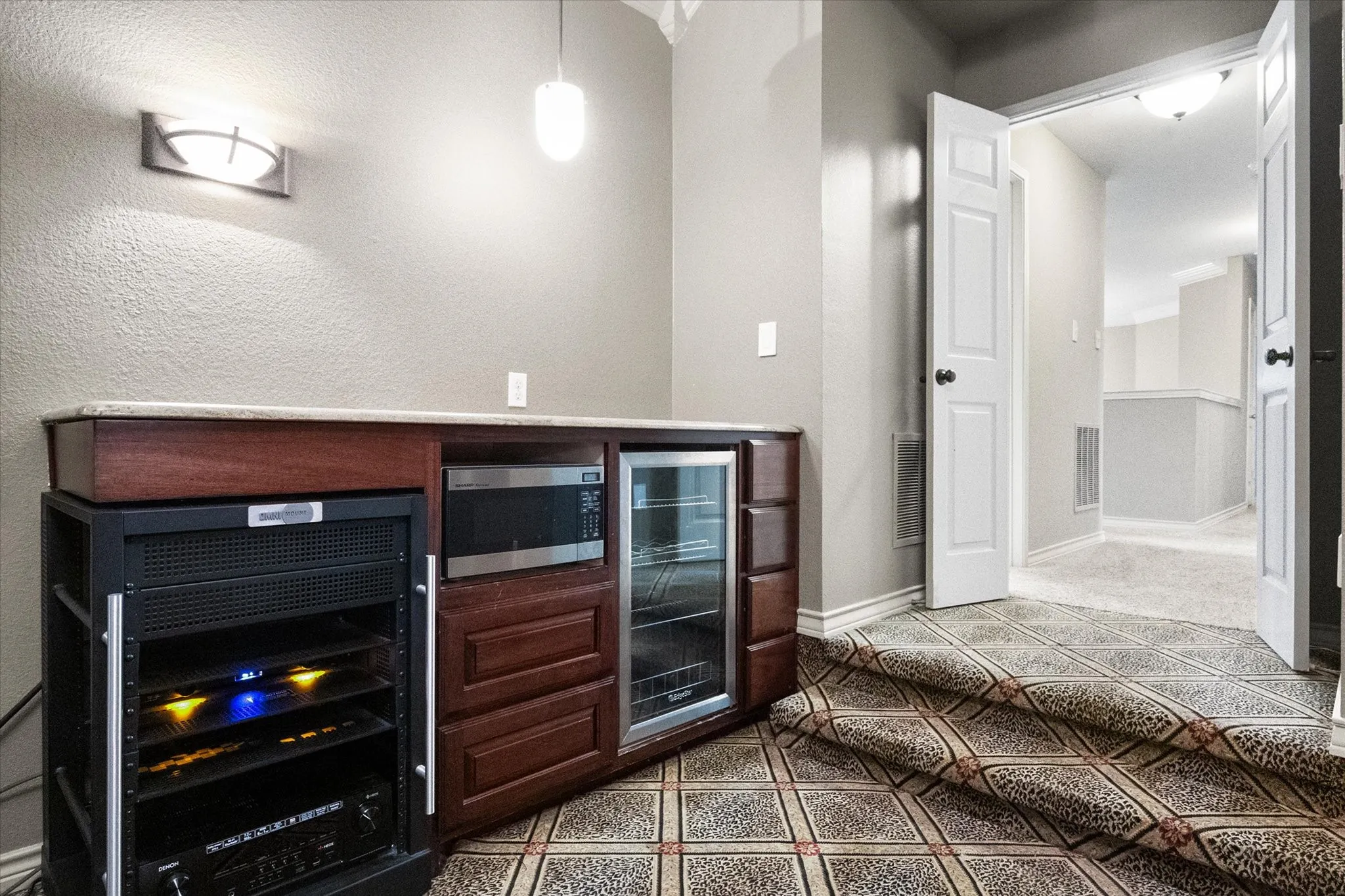 Single Family Residence For Sale in Johnson County , 3400 Wild Oaks Court, Burleson, Texas 76028, 5 Bedroom, 5 Bathroom, 4 Garage spaces, 4,224 Sqft, built in 1995, mls#21358500, Real Estate Agent in Burleson, Homes For Sale in Johnson county, Homes For Sale in Burleson, Realtor in Burleson Texas, Real Estate Brokerage Independent Realty Texas, Luminita Cordes Realtor