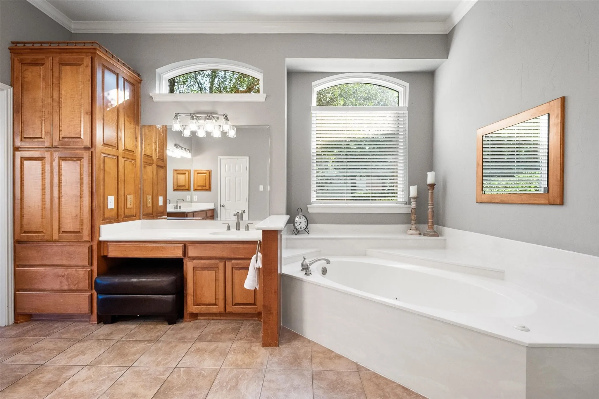 Single Family Residence For Sale in Johnson County , 3400 Wild Oaks Court, Burleson, Texas 76028, 5 Bedroom, 5 Bathroom, 4 Garage spaces, 4,224 Sqft, built in 1995, mls#21358500, Real Estate Agent in Burleson, Homes For Sale in Johnson county, Homes For Sale in Burleson, Realtor in Burleson Texas, Real Estate Brokerage Independent Realty Texas, Luminita Cordes Realtor