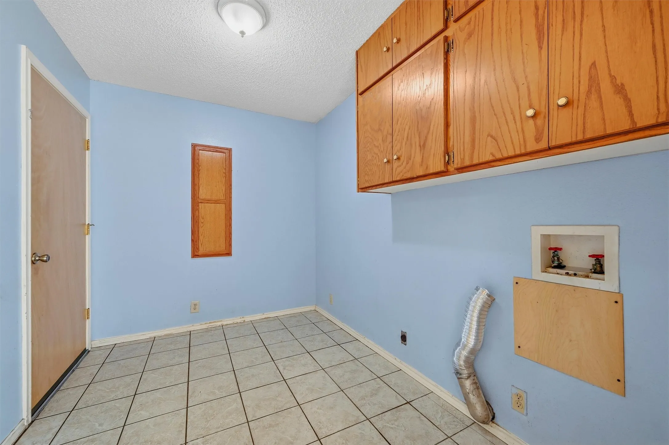 Single Family Residence For Sale in Grayson County , 521 Mccraw Lane, Denison, Texas 75021, 4 Bedroom, 2 Bathroom, 2 Garage spaces, 2,199 Sqft, built in 2000, mls#21358553, Real Estate Agent in Denison, Homes For Sale in Grayson county, Homes For Sale in Denison, Realtor in Denison Texas, Real Estate Brokerage Independent Realty Texas, Luminita Cordes Realtor