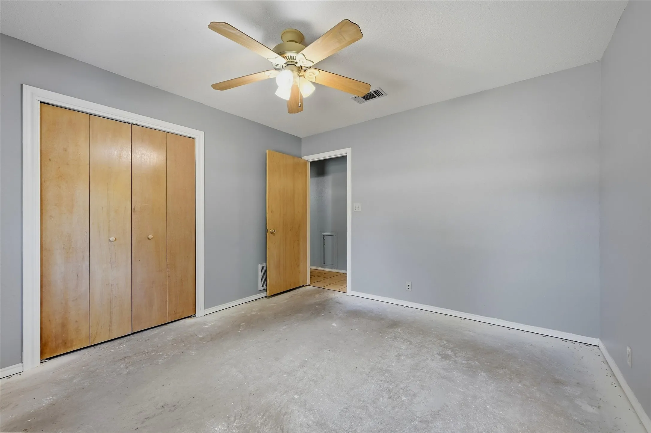 Single Family Residence For Sale in Grayson County , 521 Mccraw Lane, Denison, Texas 75021, 4 Bedroom, 2 Bathroom, 2 Garage spaces, 2,199 Sqft, built in 2000, mls#21358553, Real Estate Agent in Denison, Homes For Sale in Grayson county, Homes For Sale in Denison, Realtor in Denison Texas, Real Estate Brokerage Independent Realty Texas, Luminita Cordes Realtor