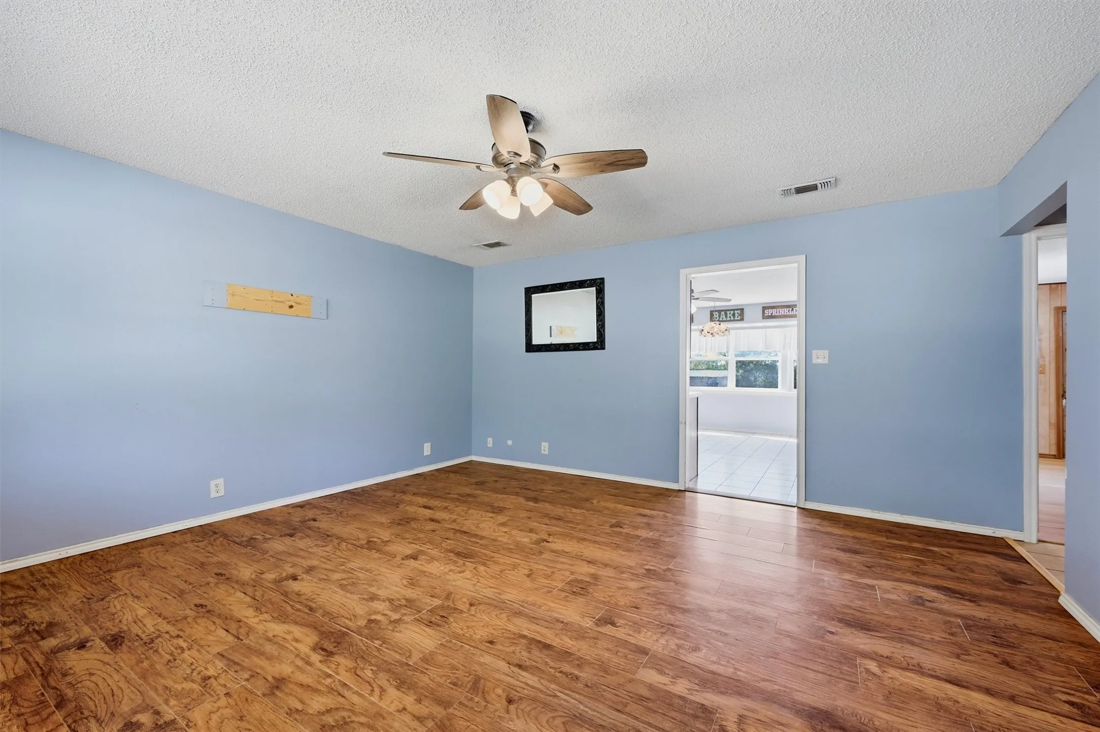 Single Family Residence For Sale in Grayson County , 521 Mccraw Lane, Denison, Texas 75021, 4 Bedroom, 2 Bathroom, 2 Garage spaces, 2,199 Sqft, built in 2000, mls#21358553, Real Estate Agent in Denison, Homes For Sale in Grayson county, Homes For Sale in Denison, Realtor in Denison Texas, Real Estate Brokerage Independent Realty Texas, Luminita Cordes Realtor