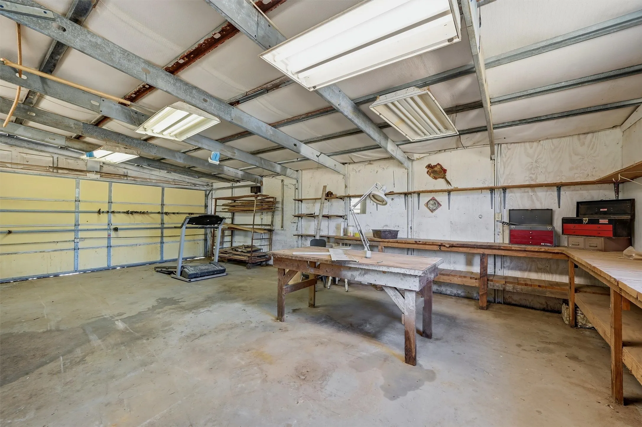 Single Family Residence For Sale in Grayson County , 521 Mccraw Lane, Denison, Texas 75021, 4 Bedroom, 2 Bathroom, 2 Garage spaces, 2,199 Sqft, built in 2000, mls#21358553, Real Estate Agent in Denison, Homes For Sale in Grayson county, Homes For Sale in Denison, Realtor in Denison Texas, Real Estate Brokerage Independent Realty Texas, Luminita Cordes Realtor