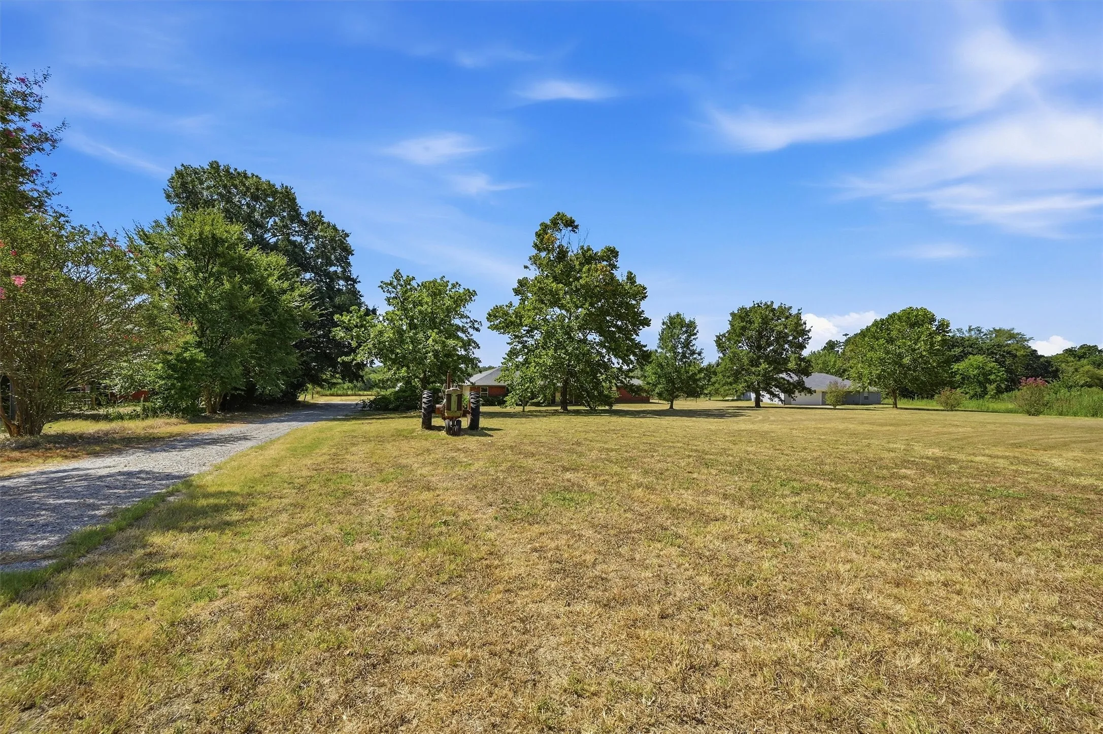 Single Family Residence For Sale in Grayson County , 521 Mccraw Lane, Denison, Texas 75021, 4 Bedroom, 2 Bathroom, 2 Garage spaces, 2,199 Sqft, built in 2000, mls#21358553, Real Estate Agent in Denison, Homes For Sale in Grayson county, Homes For Sale in Denison, Realtor in Denison Texas, Real Estate Brokerage Independent Realty Texas, Luminita Cordes Realtor
