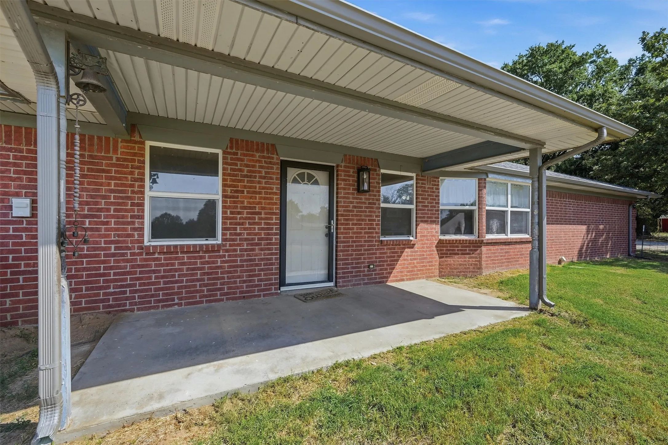 Single Family Residence For Sale in Grayson County , 521 Mccraw Lane, Denison, Texas 75021, 4 Bedroom, 2 Bathroom, 2 Garage spaces, 2,199 Sqft, built in 2000, mls#21358553, Real Estate Agent in Denison, Homes For Sale in Grayson county, Homes For Sale in Denison, Realtor in Denison Texas, Real Estate Brokerage Independent Realty Texas, Luminita Cordes Realtor