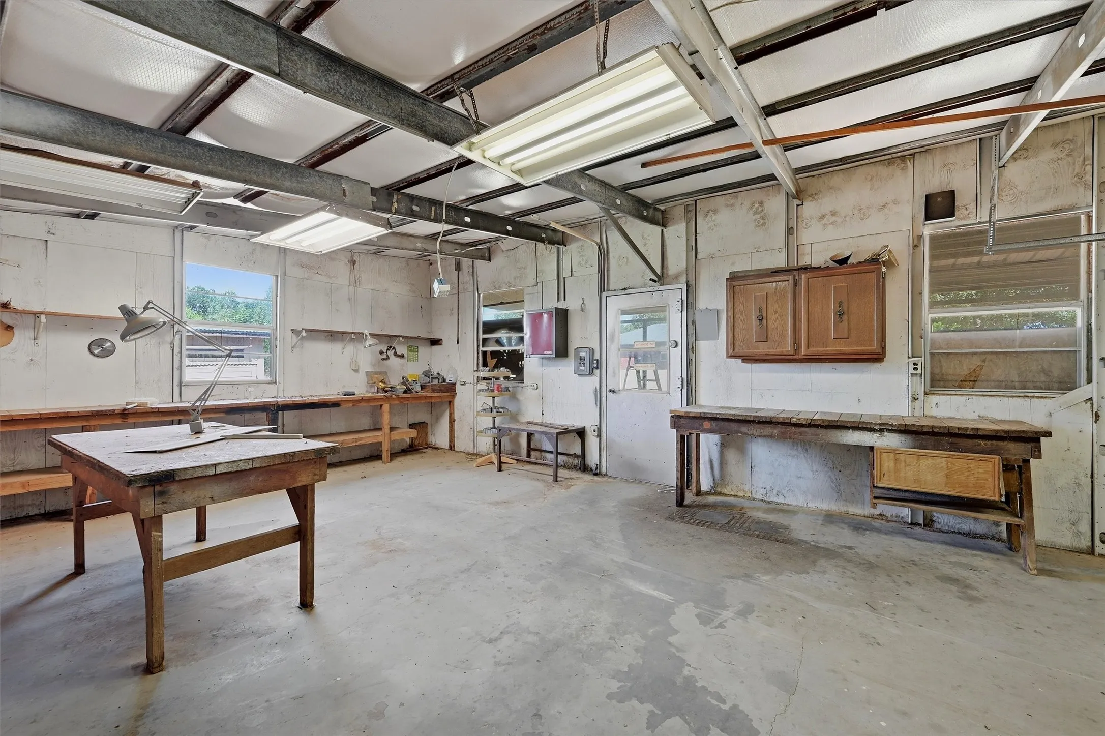 Single Family Residence For Sale in Grayson County , 521 Mccraw Lane, Denison, Texas 75021, 4 Bedroom, 2 Bathroom, 2 Garage spaces, 2,199 Sqft, built in 2000, mls#21358553, Real Estate Agent in Denison, Homes For Sale in Grayson county, Homes For Sale in Denison, Realtor in Denison Texas, Real Estate Brokerage Independent Realty Texas, Luminita Cordes Realtor