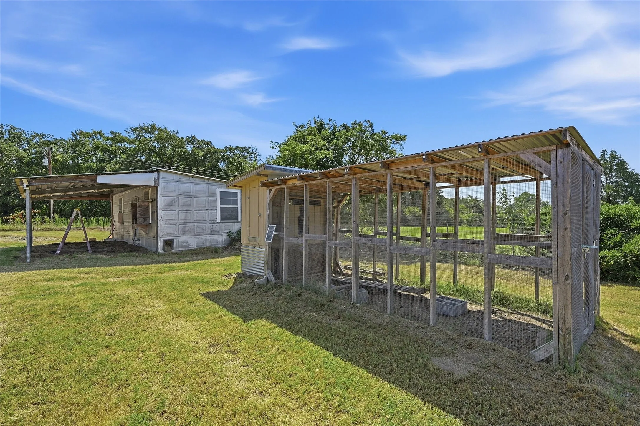 Single Family Residence For Sale in Grayson County , 521 Mccraw Lane, Denison, Texas 75021, 4 Bedroom, 2 Bathroom, 2 Garage spaces, 2,199 Sqft, built in 2000, mls#21358553, Real Estate Agent in Denison, Homes For Sale in Grayson county, Homes For Sale in Denison, Realtor in Denison Texas, Real Estate Brokerage Independent Realty Texas, Luminita Cordes Realtor