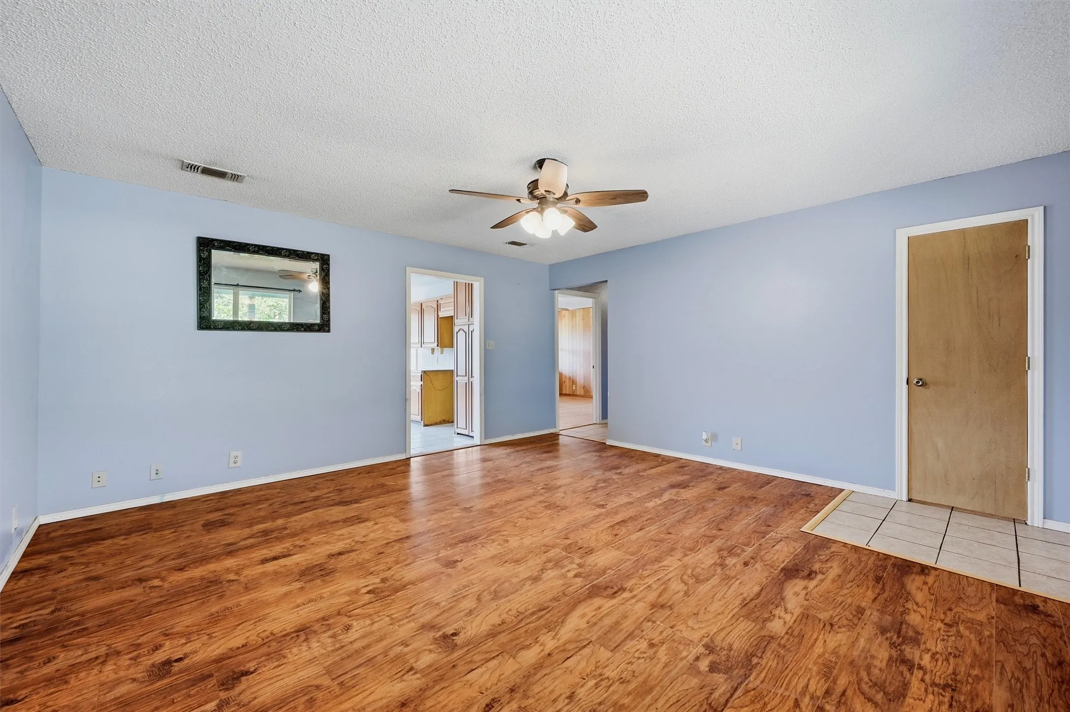 Single Family Residence For Sale in Grayson County , 521 Mccraw Lane, Denison, Texas 75021, 4 Bedroom, 2 Bathroom, 2 Garage spaces, 2,199 Sqft, built in 2000, mls#21358553, Real Estate Agent in Denison, Homes For Sale in Grayson county, Homes For Sale in Denison, Realtor in Denison Texas, Real Estate Brokerage Independent Realty Texas, Luminita Cordes Realtor
