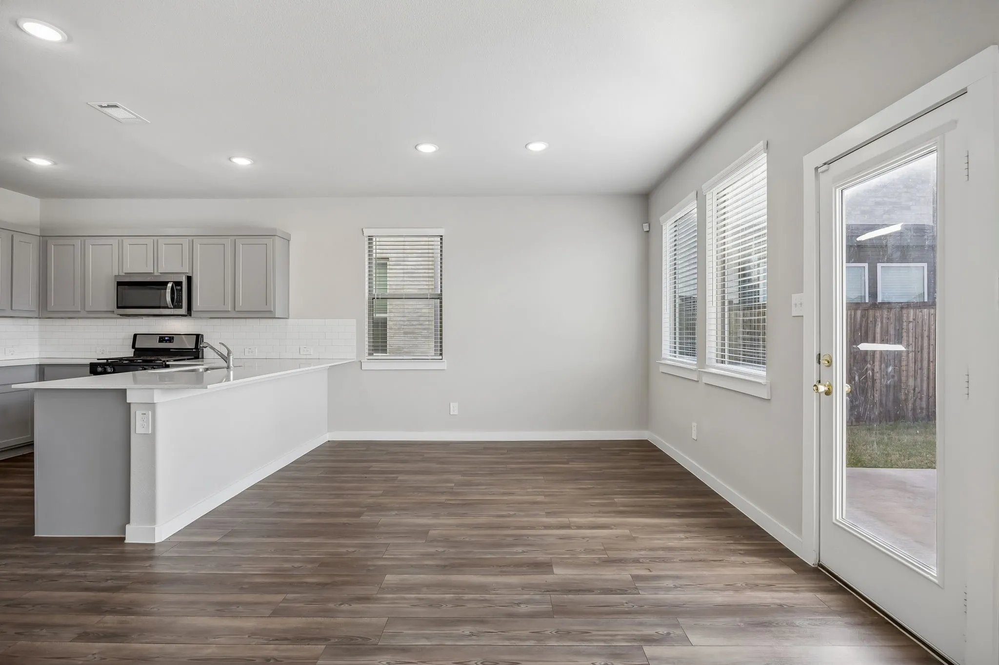Single Family Residence For Sale in Collin County , 2524 Gaulding Street, Royse City, Texas 75189, 3 Bedroom, 3 Bathroom, 2 Garage spaces, 1,939 Sqft, built in 2022, mls#21356784, Real Estate Agent in Royse City, Homes For Sale in Collin county, Homes For Sale in Royse City, Realtor in Royse City Texas, Real Estate Brokerage Independent Realty Texas, Luminita Cordes Realtor