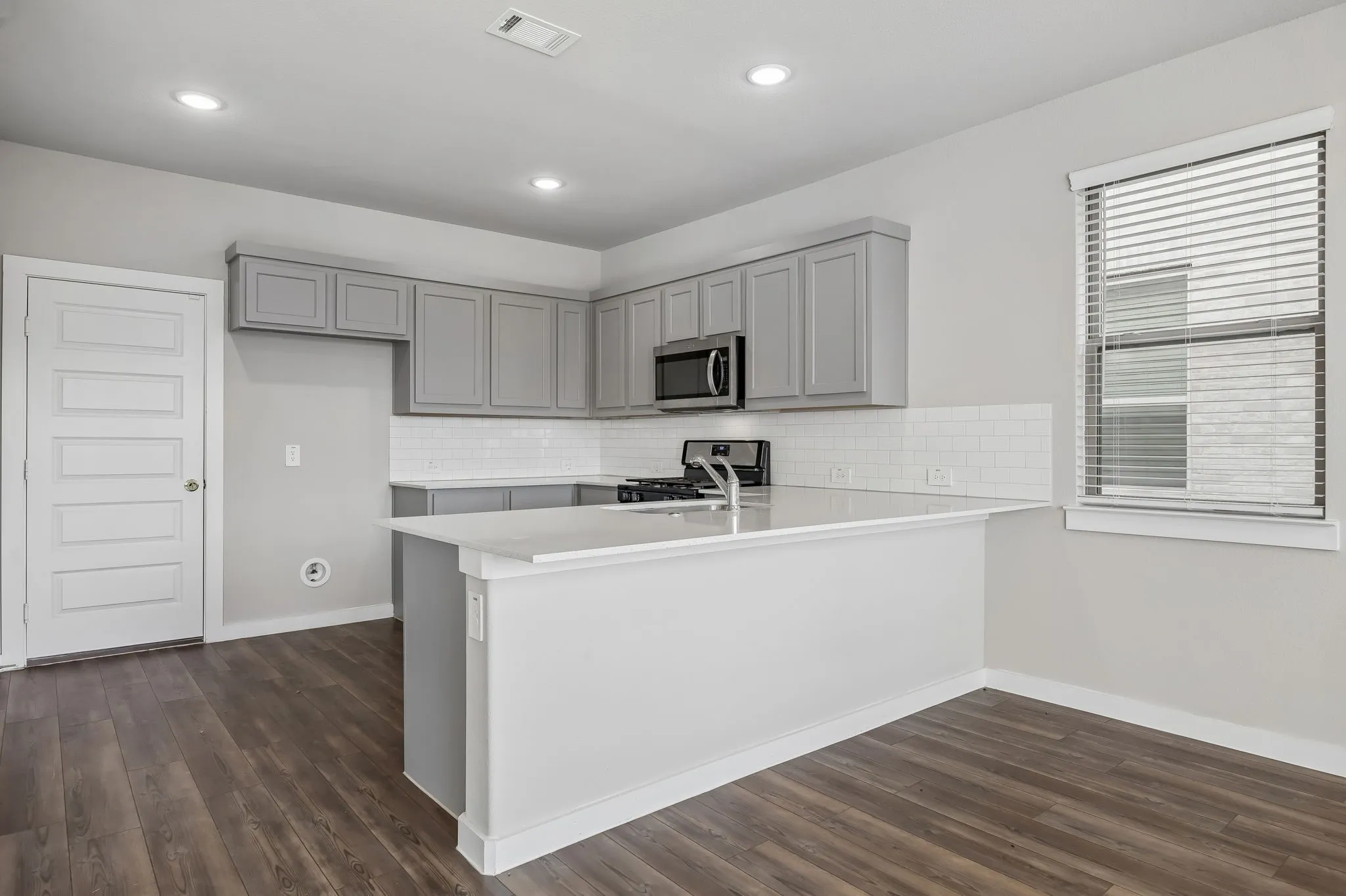 Single Family Residence For Sale in Collin County , 2524 Gaulding Street, Royse City, Texas 75189, 3 Bedroom, 3 Bathroom, 2 Garage spaces, 1,939 Sqft, built in 2022, mls#21356784, Real Estate Agent in Royse City, Homes For Sale in Collin county, Homes For Sale in Royse City, Realtor in Royse City Texas, Real Estate Brokerage Independent Realty Texas, Luminita Cordes Realtor
