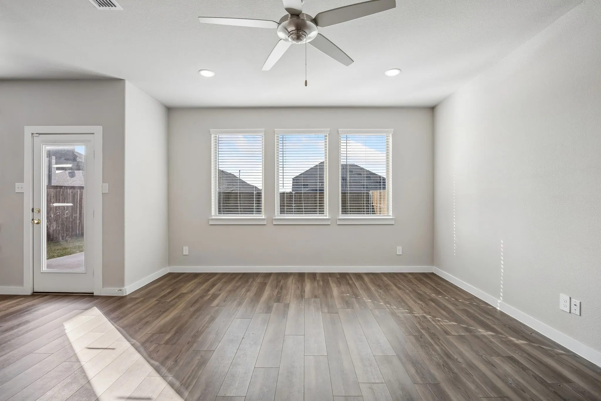 Single Family Residence For Sale in Collin County , 2524 Gaulding Street, Royse City, Texas 75189, 3 Bedroom, 3 Bathroom, 2 Garage spaces, 1,939 Sqft, built in 2022, mls#21356784, Real Estate Agent in Royse City, Homes For Sale in Collin county, Homes For Sale in Royse City, Realtor in Royse City Texas, Real Estate Brokerage Independent Realty Texas, Luminita Cordes Realtor