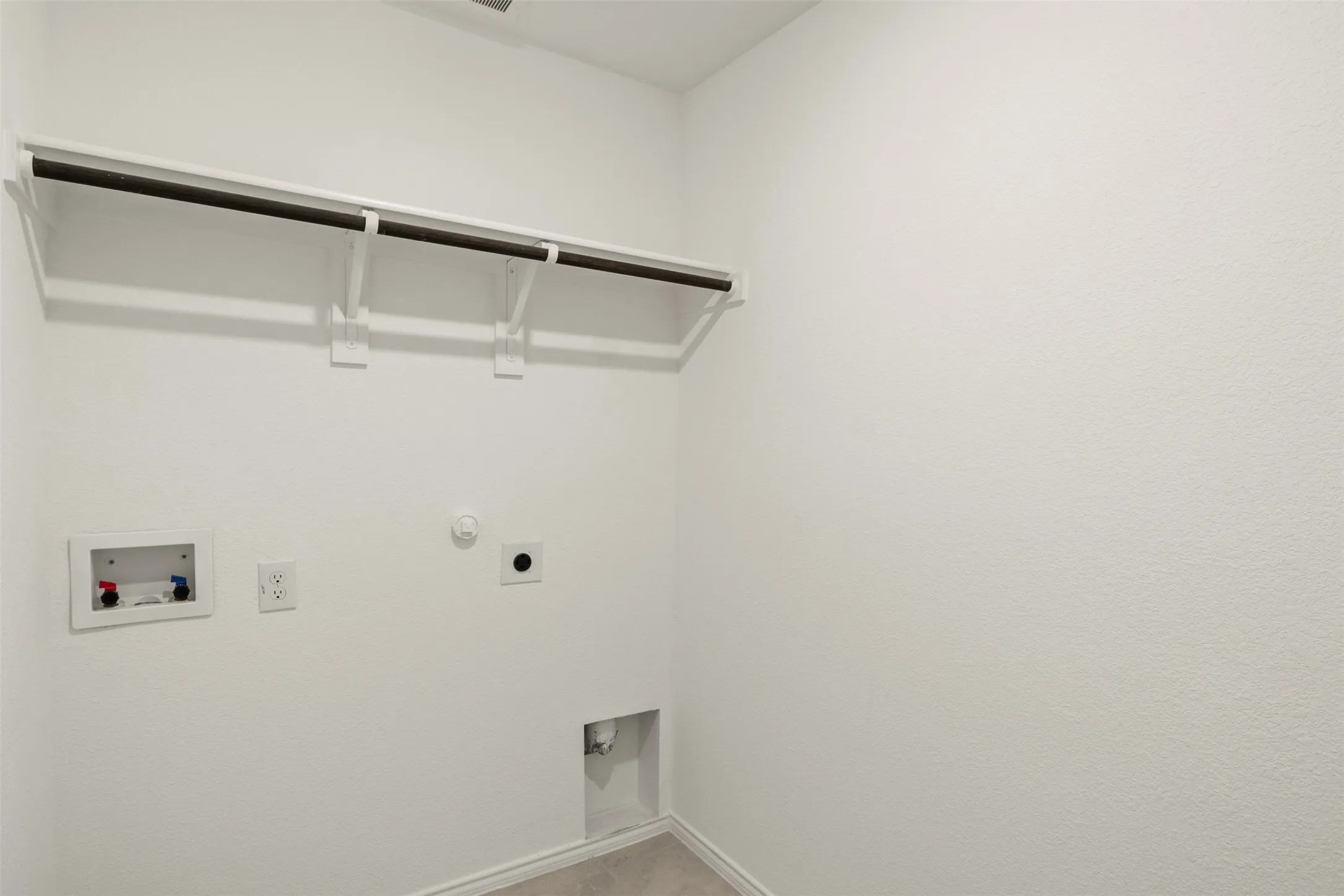 Single Family Residence For Rent in Denton County , 11807 Marcellus Way, Justin, Texas 76247, 4 Bedroom, 2 Bathroom, 2 Garage spaces, 1,668 Sqft, built in 2023, mls#21358560, Real Estate Agent in Justin, Homes For Rent in Denton county, Homes For Rent in Justin, Realtor in Justin Texas, Real Estate Brokerage Independent Realty Texas, Luminita Cordes Realtor