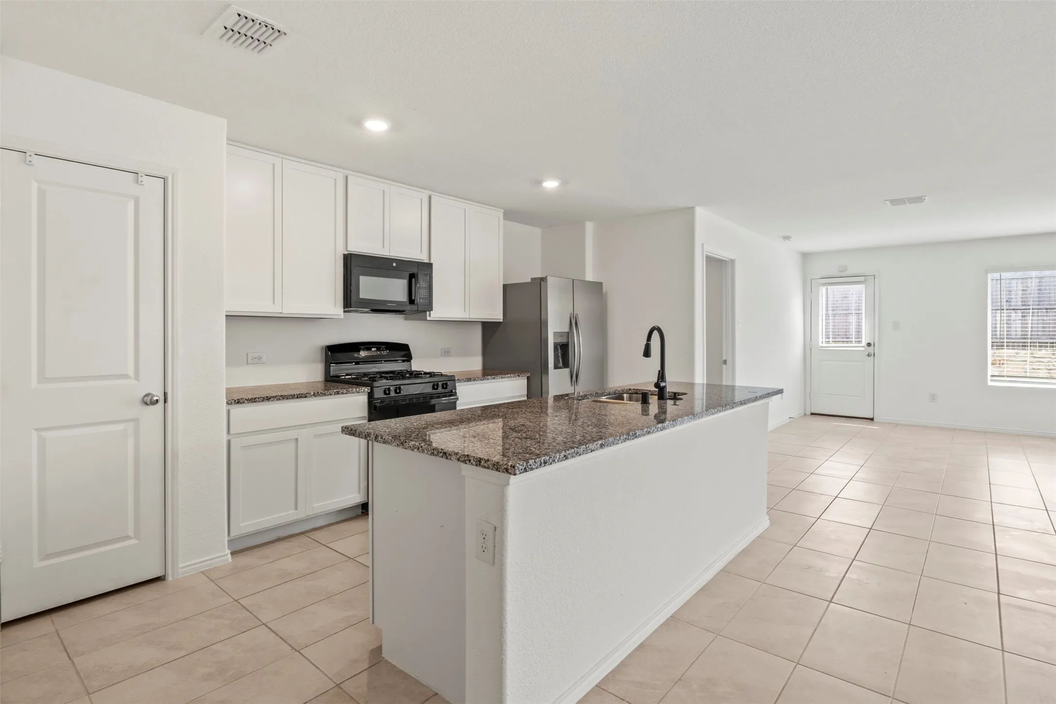 Single Family Residence For Rent in Denton County , 11807 Marcellus Way, Justin, Texas 76247, 4 Bedroom, 2 Bathroom, 2 Garage spaces, 1,668 Sqft, built in 2023, mls#21358560, Real Estate Agent in Justin, Homes For Rent in Denton county, Homes For Rent in Justin, Realtor in Justin Texas, Real Estate Brokerage Independent Realty Texas, Luminita Cordes Realtor