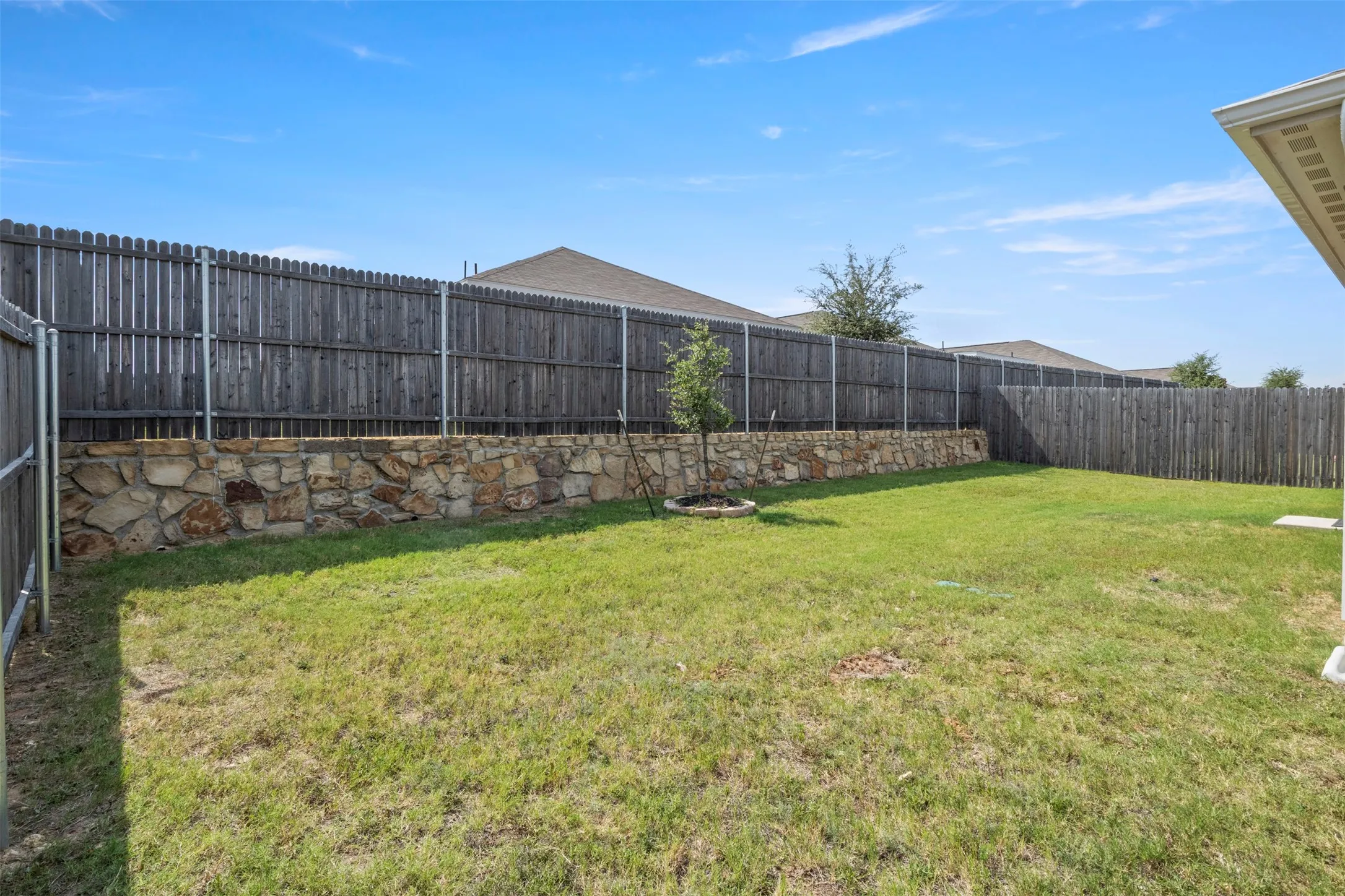 Single Family Residence For Rent in Denton County , 11807 Marcellus Way, Justin, Texas 76247, 4 Bedroom, 2 Bathroom, 2 Garage spaces, 1,668 Sqft, built in 2023, mls#21358560, Real Estate Agent in Justin, Homes For Rent in Denton county, Homes For Rent in Justin, Realtor in Justin Texas, Real Estate Brokerage Independent Realty Texas, Luminita Cordes Realtor