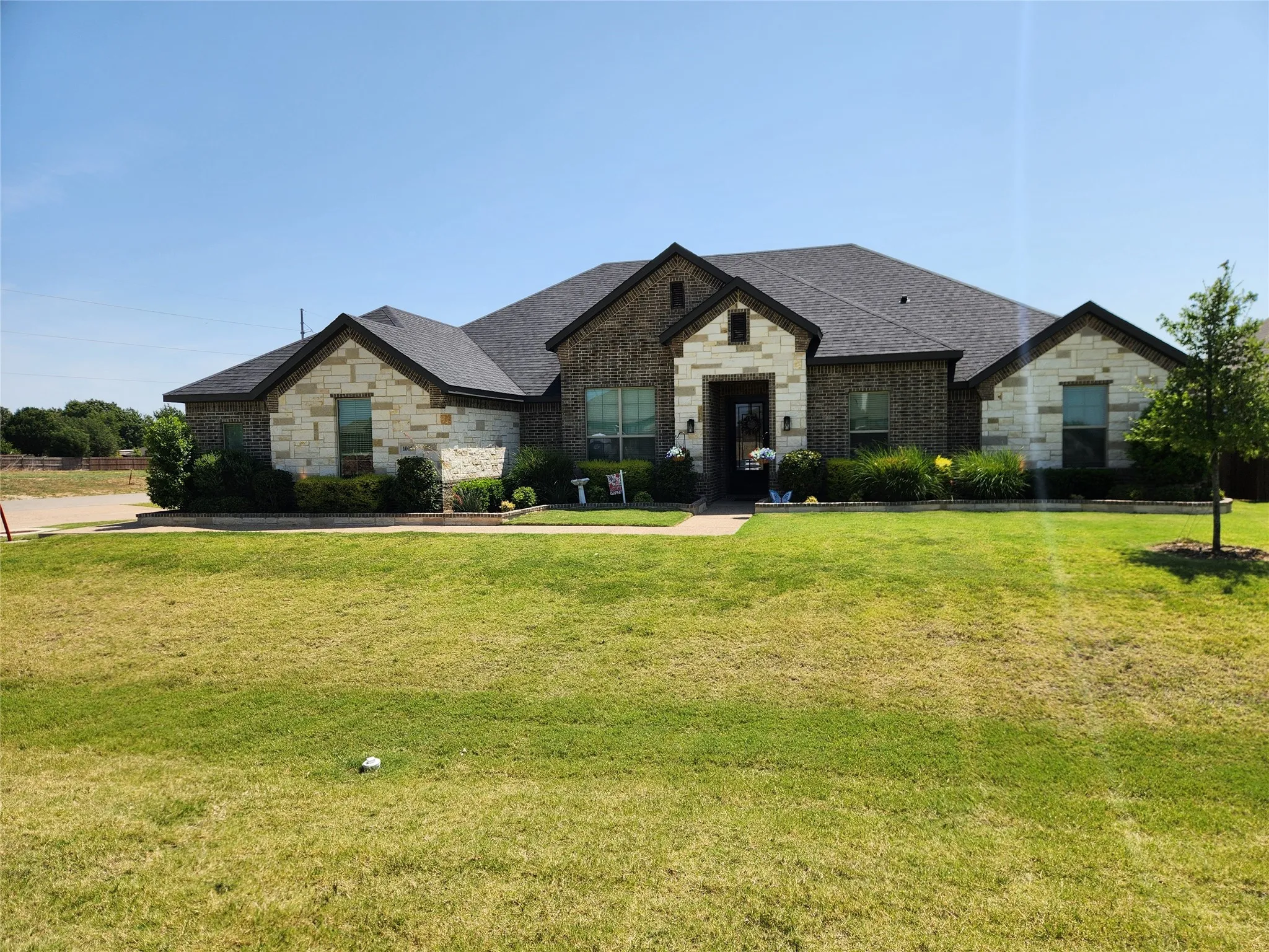 Single Family Residence For Rent in Tarrant County , 1000 Nogalito Avenue, Crowley, Texas 76036, 4 Bedroom, 3 Bathroom, 3 Garage spaces, 2,667 Sqft, built in 2023, Price $3,700, mls#21357598, Real Estate Agent in Crowley, Homes For Rent in Tarrant county, Homes For Rent in Crowley, Realtor in Crowley Texas, Real Estate Brokerage Independent Realty Texas, Luminita Cordes Realtor