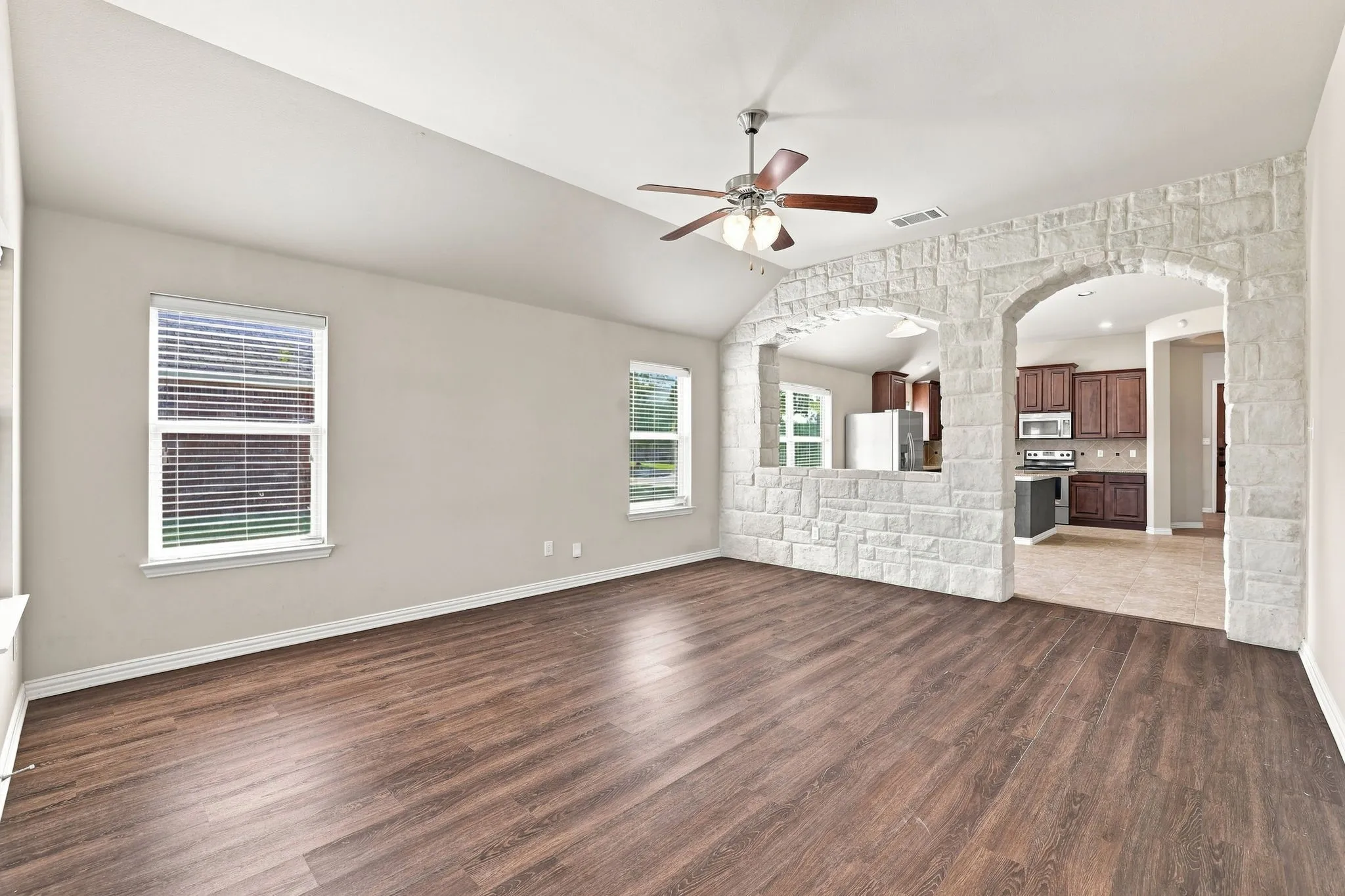 Single Family Residence For Sale in Kaufman County , 255 Archer Way, Forney, Texas 75126, 3 Bedroom, 2 Bathroom, 2 Garage spaces, 2,030 Sqft, built in 2012, mls#21356904, Real Estate Agent in Forney, Homes For Sale in Kaufman county, Homes For Sale in Forney, Realtor in Forney Texas, Real Estate Brokerage Independent Realty Texas, Luminita Cordes Realtor
