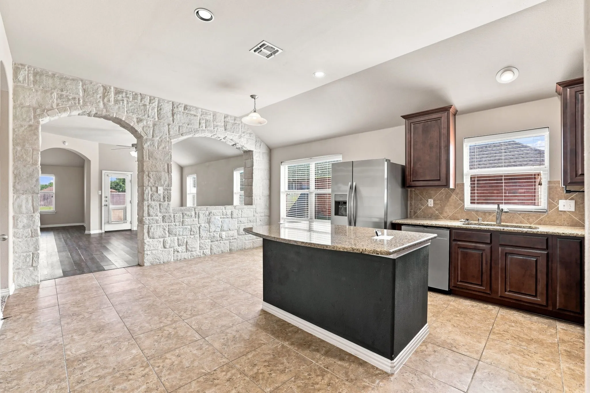 Single Family Residence For Sale in Kaufman County , 255 Archer Way, Forney, Texas 75126, 3 Bedroom, 2 Bathroom, 2 Garage spaces, 2,030 Sqft, built in 2012, mls#21356904, Real Estate Agent in Forney, Homes For Sale in Kaufman county, Homes For Sale in Forney, Realtor in Forney Texas, Real Estate Brokerage Independent Realty Texas, Luminita Cordes Realtor