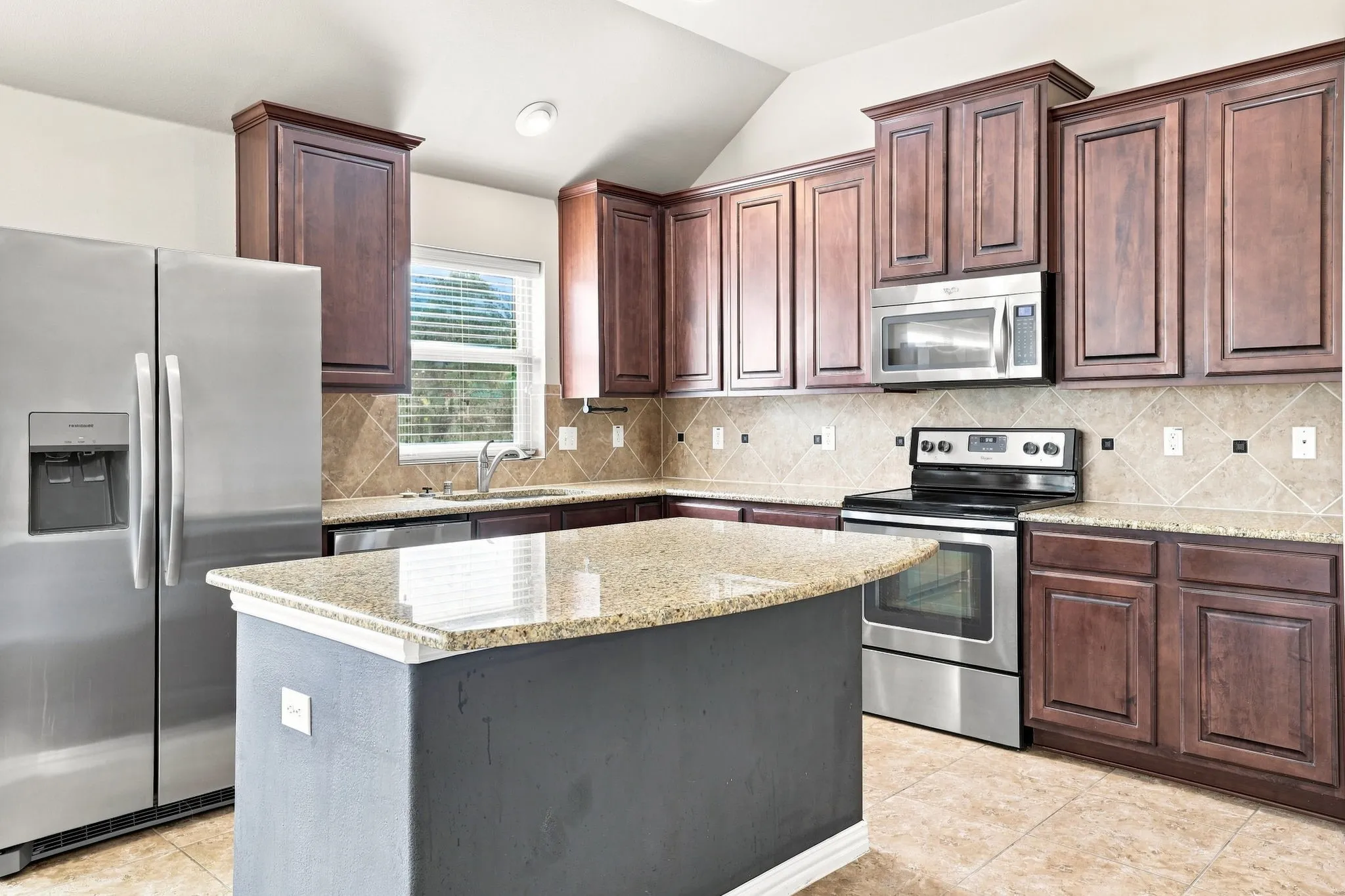 Single Family Residence For Sale in Kaufman County , 255 Archer Way, Forney, Texas 75126, 3 Bedroom, 2 Bathroom, 2 Garage spaces, 2,030 Sqft, built in 2012, mls#21356904, Real Estate Agent in Forney, Homes For Sale in Kaufman county, Homes For Sale in Forney, Realtor in Forney Texas, Real Estate Brokerage Independent Realty Texas, Luminita Cordes Realtor