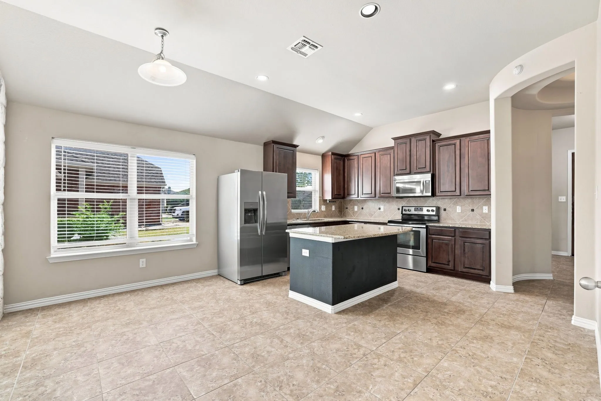Single Family Residence For Sale in Kaufman County , 255 Archer Way, Forney, Texas 75126, 3 Bedroom, 2 Bathroom, 2 Garage spaces, 2,030 Sqft, built in 2012, mls#21356904, Real Estate Agent in Forney, Homes For Sale in Kaufman county, Homes For Sale in Forney, Realtor in Forney Texas, Real Estate Brokerage Independent Realty Texas, Luminita Cordes Realtor