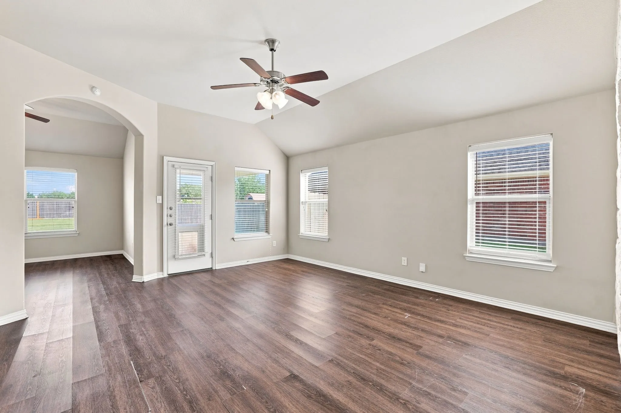 Single Family Residence For Sale in Kaufman County , 255 Archer Way, Forney, Texas 75126, 3 Bedroom, 2 Bathroom, 2 Garage spaces, 2,030 Sqft, built in 2012, mls#21356904, Real Estate Agent in Forney, Homes For Sale in Kaufman county, Homes For Sale in Forney, Realtor in Forney Texas, Real Estate Brokerage Independent Realty Texas, Luminita Cordes Realtor