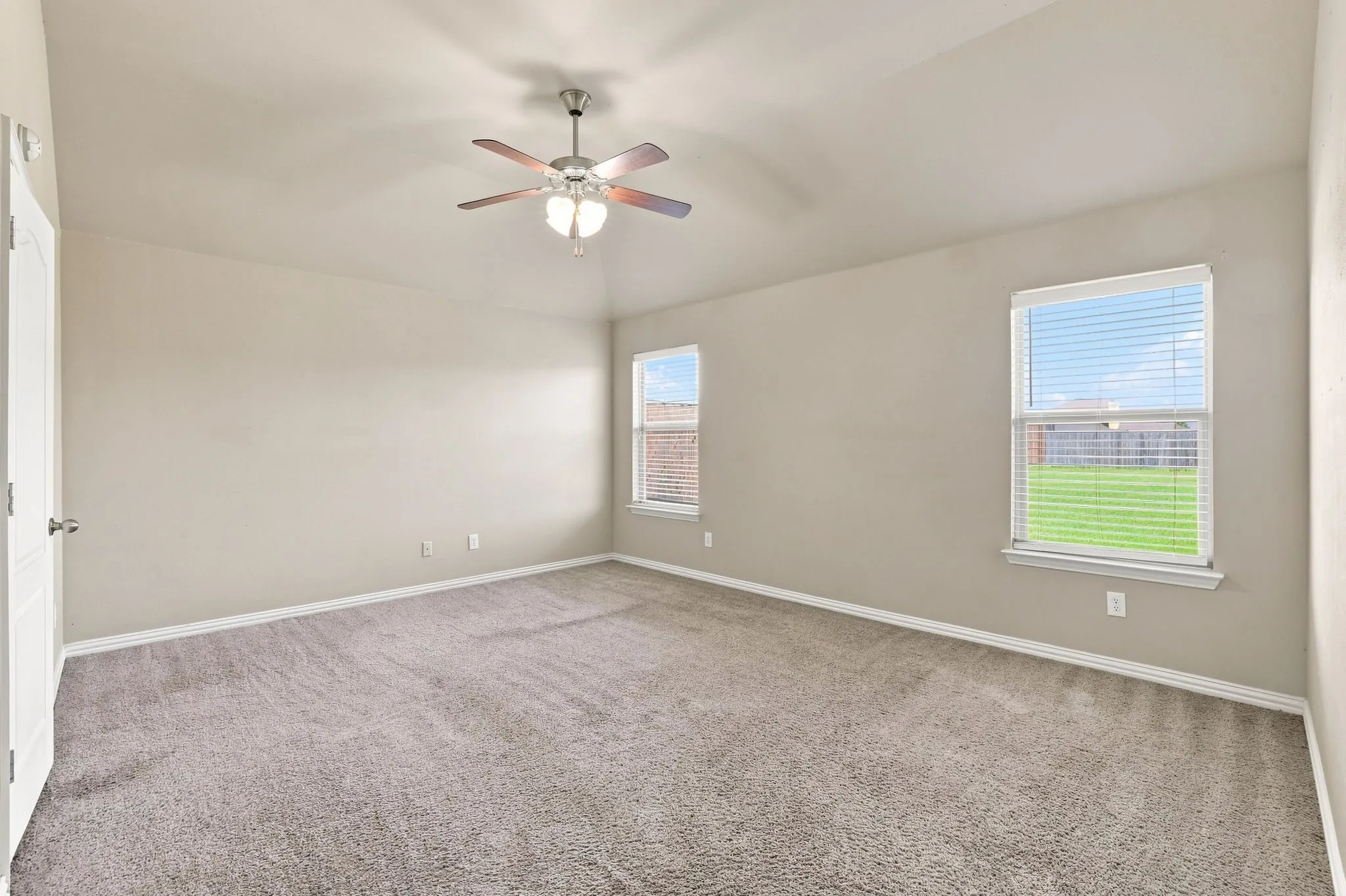 Single Family Residence For Sale in Kaufman County , 255 Archer Way, Forney, Texas 75126, 3 Bedroom, 2 Bathroom, 2 Garage spaces, 2,030 Sqft, built in 2012, mls#21356904, Real Estate Agent in Forney, Homes For Sale in Kaufman county, Homes For Sale in Forney, Realtor in Forney Texas, Real Estate Brokerage Independent Realty Texas, Luminita Cordes Realtor