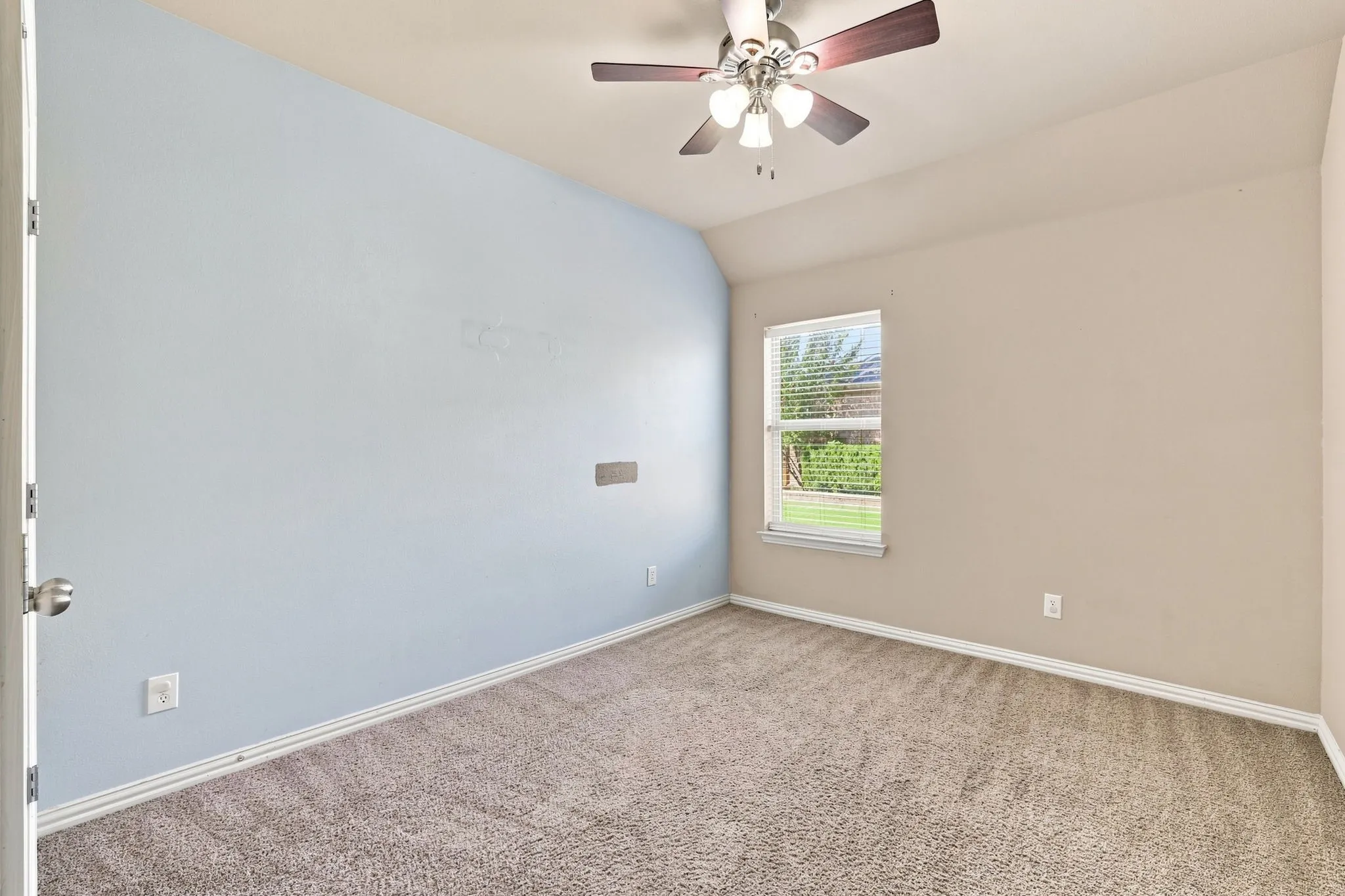 Single Family Residence For Sale in Kaufman County , 255 Archer Way, Forney, Texas 75126, 3 Bedroom, 2 Bathroom, 2 Garage spaces, 2,030 Sqft, built in 2012, mls#21356904, Real Estate Agent in Forney, Homes For Sale in Kaufman county, Homes For Sale in Forney, Realtor in Forney Texas, Real Estate Brokerage Independent Realty Texas, Luminita Cordes Realtor