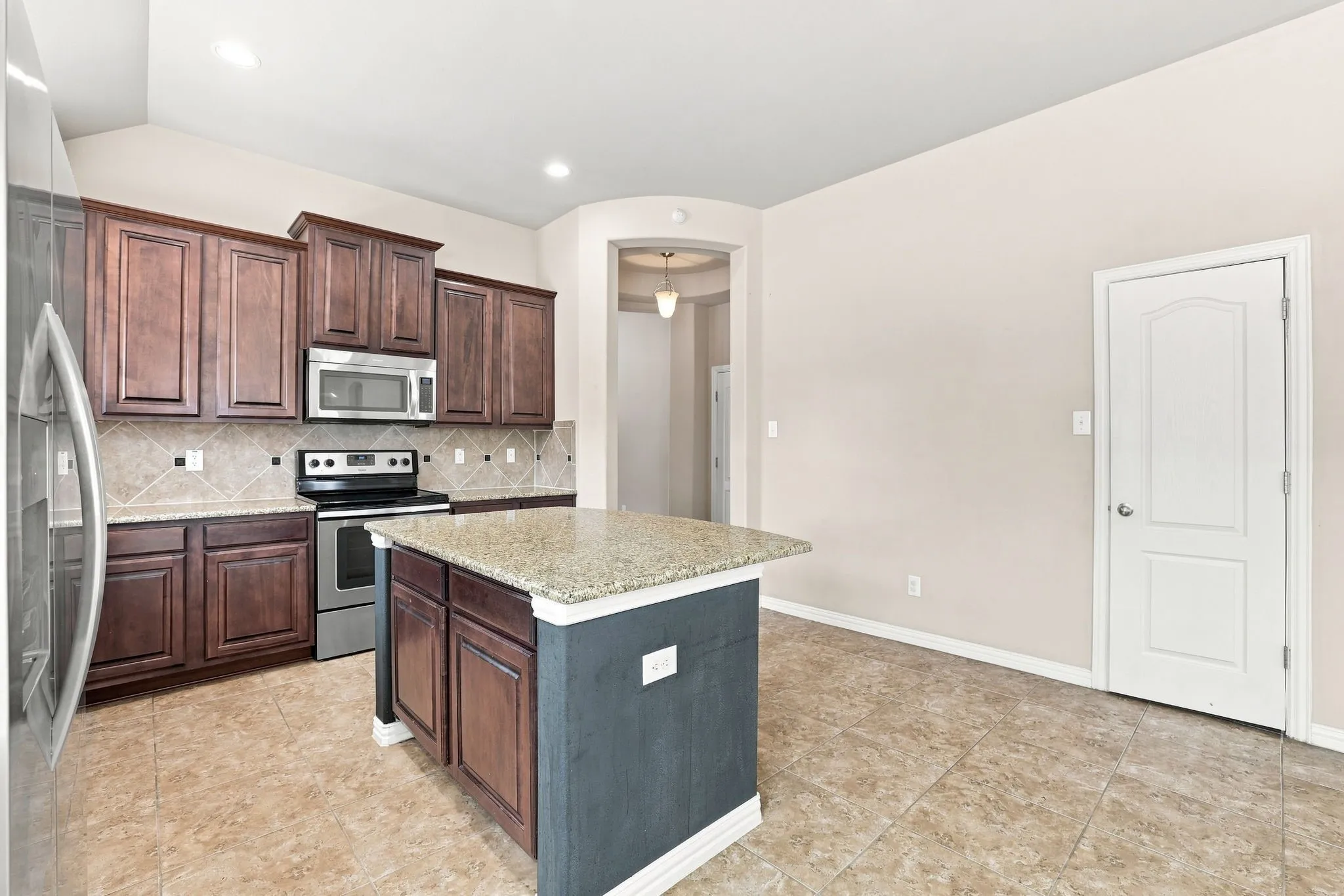 Single Family Residence For Sale in Kaufman County , 255 Archer Way, Forney, Texas 75126, 3 Bedroom, 2 Bathroom, 2 Garage spaces, 2,030 Sqft, built in 2012, mls#21356904, Real Estate Agent in Forney, Homes For Sale in Kaufman county, Homes For Sale in Forney, Realtor in Forney Texas, Real Estate Brokerage Independent Realty Texas, Luminita Cordes Realtor