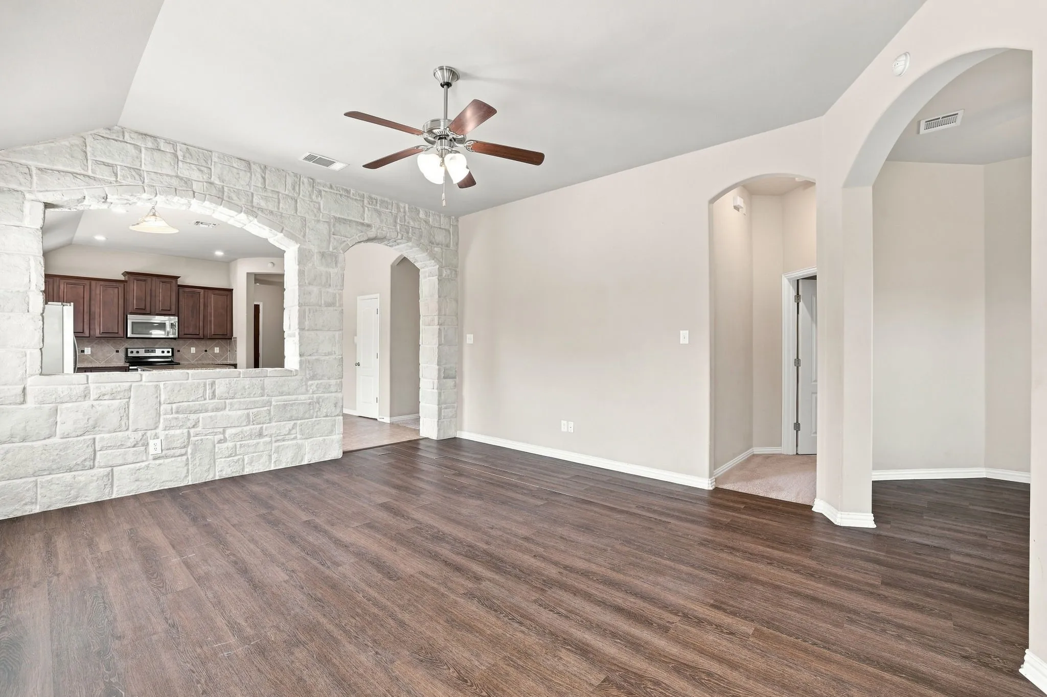 Single Family Residence For Sale in Kaufman County , 255 Archer Way, Forney, Texas 75126, 3 Bedroom, 2 Bathroom, 2 Garage spaces, 2,030 Sqft, built in 2012, mls#21356904, Real Estate Agent in Forney, Homes For Sale in Kaufman county, Homes For Sale in Forney, Realtor in Forney Texas, Real Estate Brokerage Independent Realty Texas, Luminita Cordes Realtor