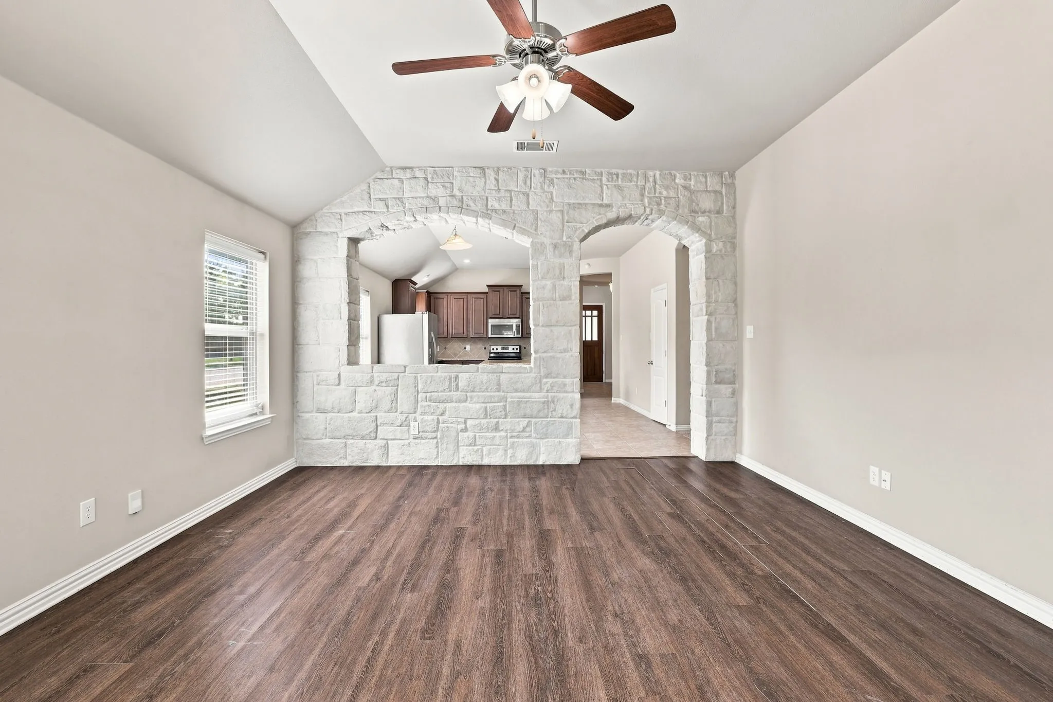 Single Family Residence For Sale in Kaufman County , 255 Archer Way, Forney, Texas 75126, 3 Bedroom, 2 Bathroom, 2 Garage spaces, 2,030 Sqft, built in 2012, mls#21356904, Real Estate Agent in Forney, Homes For Sale in Kaufman county, Homes For Sale in Forney, Realtor in Forney Texas, Real Estate Brokerage Independent Realty Texas, Luminita Cordes Realtor
