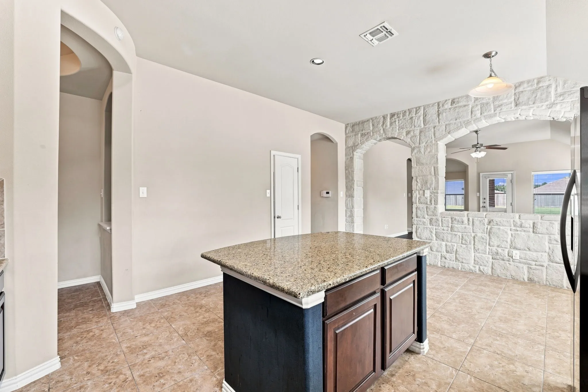 Single Family Residence For Sale in Kaufman County , 255 Archer Way, Forney, Texas 75126, 3 Bedroom, 2 Bathroom, 2 Garage spaces, 2,030 Sqft, built in 2012, mls#21356904, Real Estate Agent in Forney, Homes For Sale in Kaufman county, Homes For Sale in Forney, Realtor in Forney Texas, Real Estate Brokerage Independent Realty Texas, Luminita Cordes Realtor