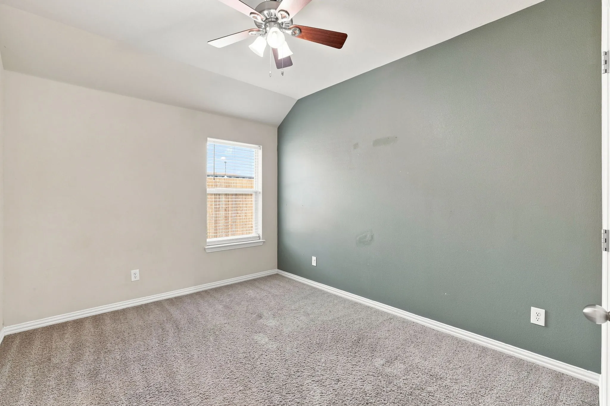 Single Family Residence For Sale in Kaufman County , 255 Archer Way, Forney, Texas 75126, 3 Bedroom, 2 Bathroom, 2 Garage spaces, 2,030 Sqft, built in 2012, mls#21356904, Real Estate Agent in Forney, Homes For Sale in Kaufman county, Homes For Sale in Forney, Realtor in Forney Texas, Real Estate Brokerage Independent Realty Texas, Luminita Cordes Realtor