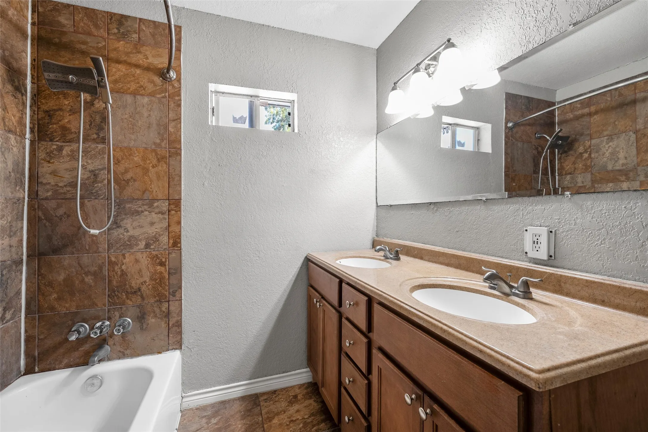 Single Family Residence For Sale in Mc Lennan County , 1807 S 19th Street, Waco, Texas 76706, 4 Bedroom, 2 Bathroom, Garage spaces, 1,904 Sqft, built in 1940, mls#21357049, Real Estate Agent in Waco, Homes For Sale in Mc Lennan county, Homes For Sale in Waco, Realtor in Waco Texas, Real Estate Brokerage Independent Realty Texas, Luminita Cordes Realtor