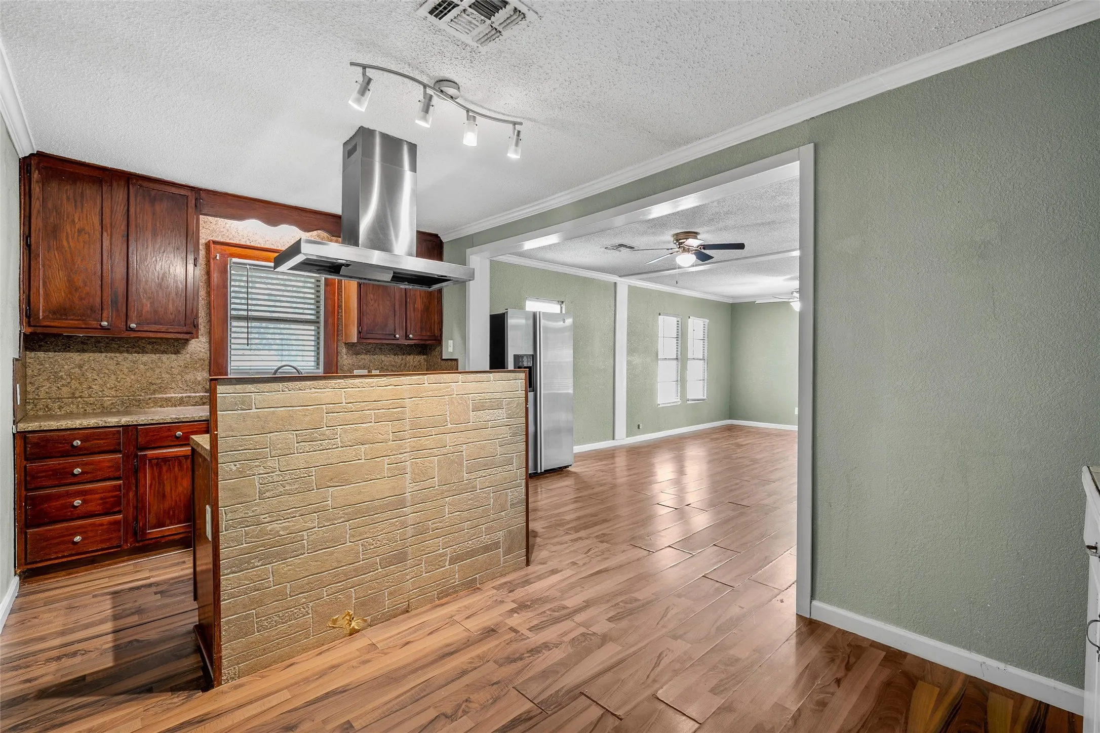 Single Family Residence For Sale in Mc Lennan County , 1807 S 19th Street, Waco, Texas 76706, 4 Bedroom, 2 Bathroom, Garage spaces, 1,904 Sqft, built in 1940, mls#21357049, Real Estate Agent in Waco, Homes For Sale in Mc Lennan county, Homes For Sale in Waco, Realtor in Waco Texas, Real Estate Brokerage Independent Realty Texas, Luminita Cordes Realtor