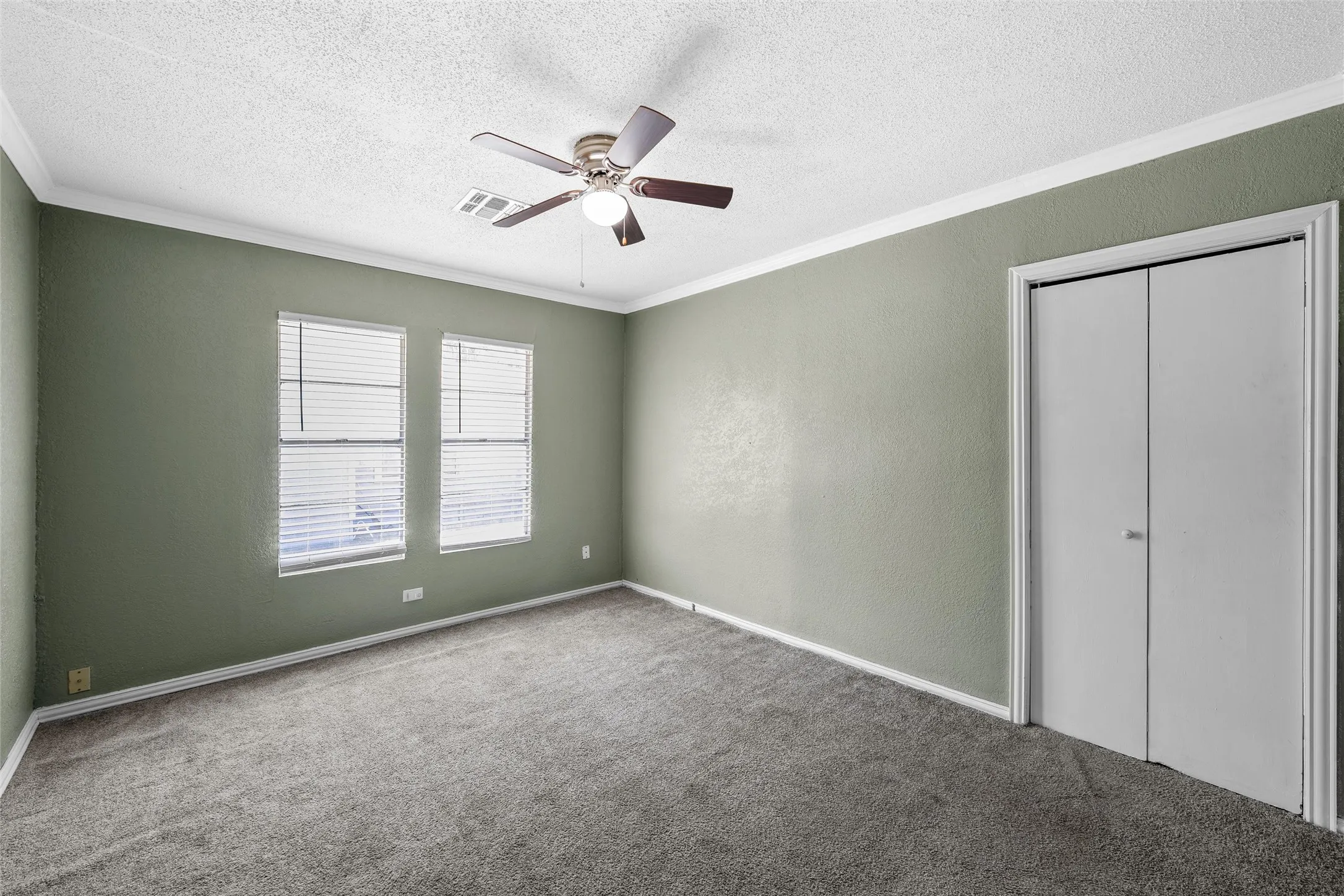 Single Family Residence For Sale in Mc Lennan County , 1807 S 19th Street, Waco, Texas 76706, 4 Bedroom, 2 Bathroom, Garage spaces, 1,904 Sqft, built in 1940, mls#21357049, Real Estate Agent in Waco, Homes For Sale in Mc Lennan county, Homes For Sale in Waco, Realtor in Waco Texas, Real Estate Brokerage Independent Realty Texas, Luminita Cordes Realtor