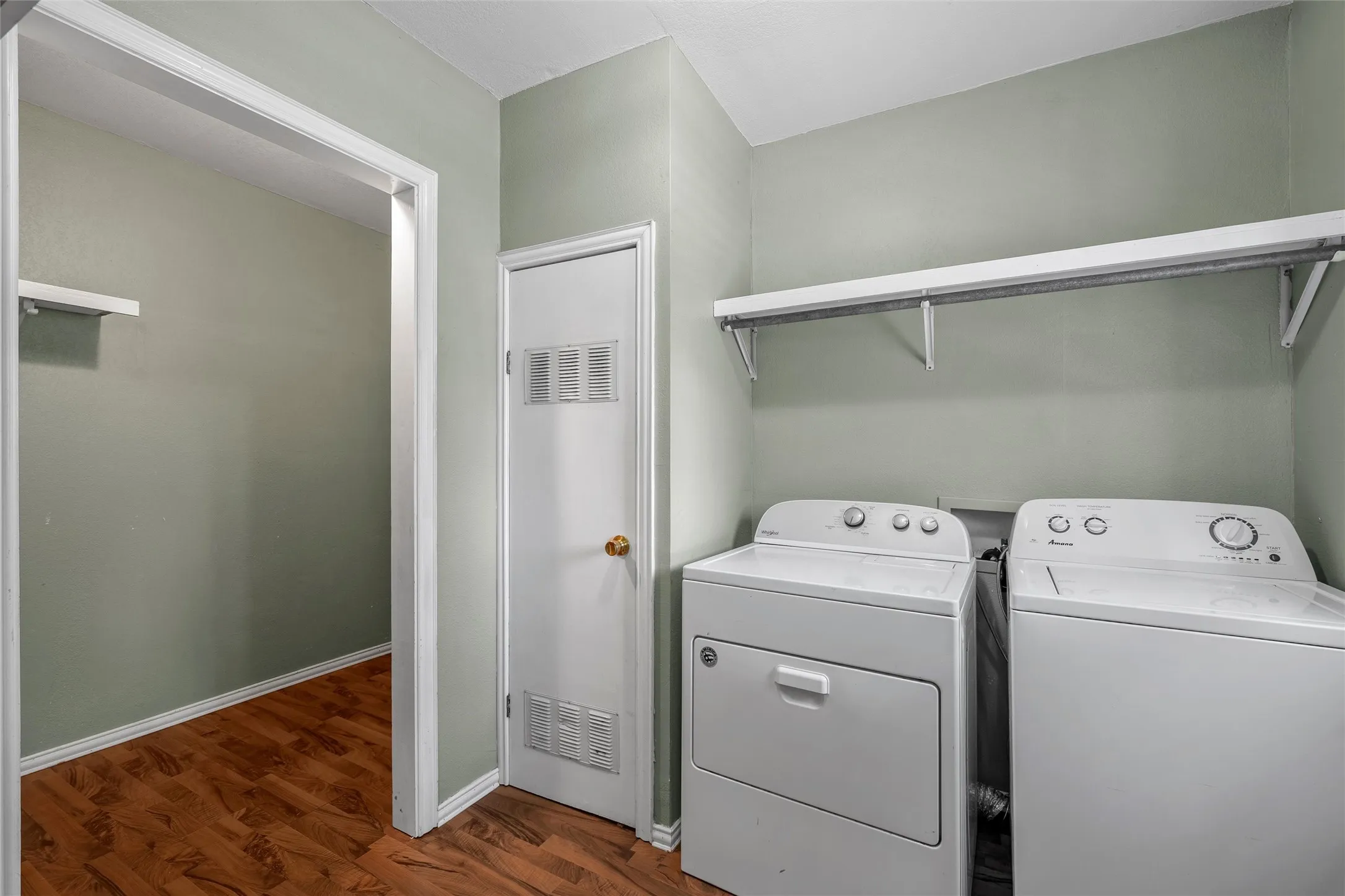 Single Family Residence For Sale in Mc Lennan County , 1807 S 19th Street, Waco, Texas 76706, 4 Bedroom, 2 Bathroom, Garage spaces, 1,904 Sqft, built in 1940, mls#21357049, Real Estate Agent in Waco, Homes For Sale in Mc Lennan county, Homes For Sale in Waco, Realtor in Waco Texas, Real Estate Brokerage Independent Realty Texas, Luminita Cordes Realtor