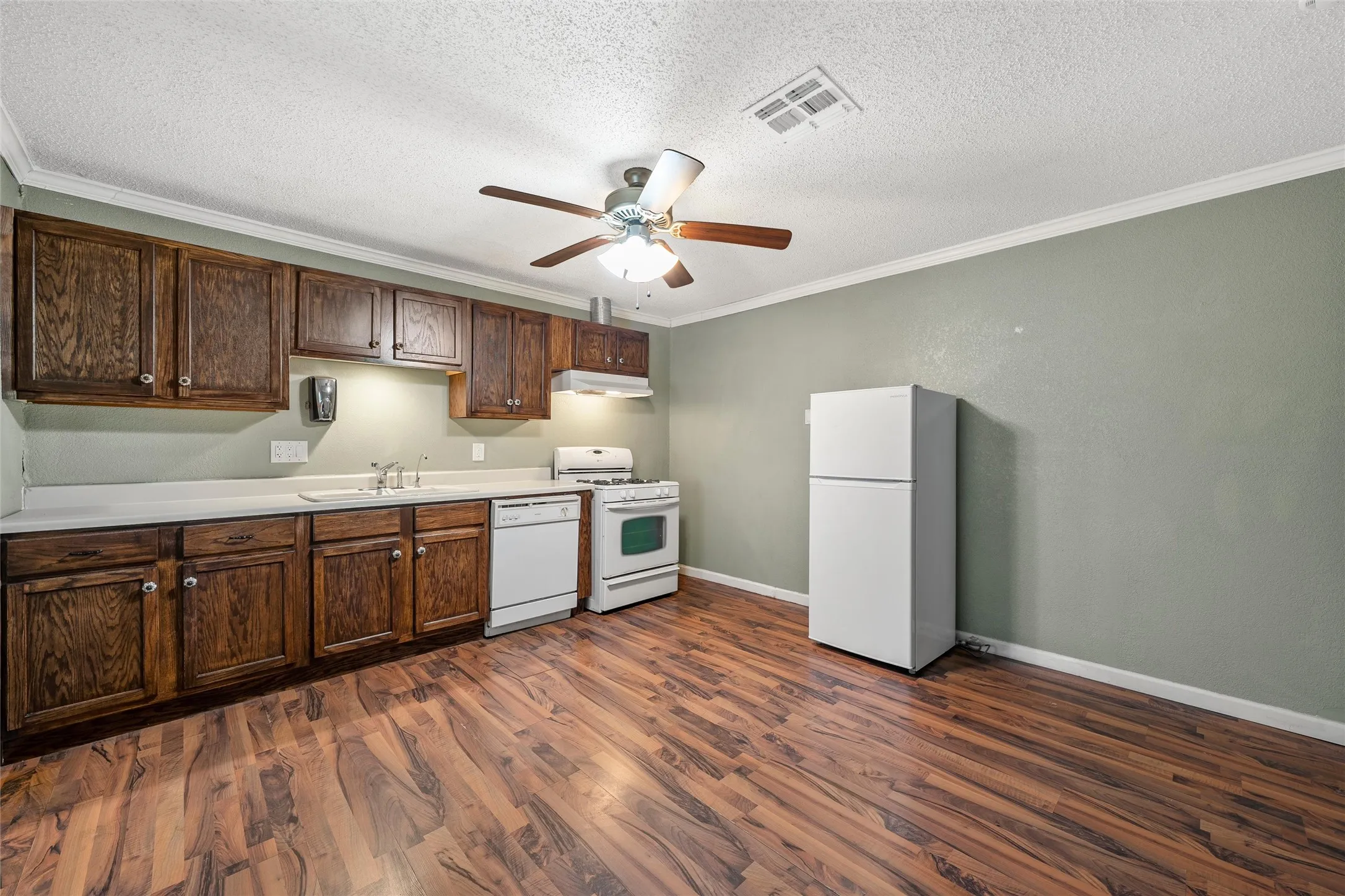 Single Family Residence For Sale in Mc Lennan County , 1807 S 19th Street, Waco, Texas 76706, 4 Bedroom, 2 Bathroom, Garage spaces, 1,904 Sqft, built in 1940, mls#21357049, Real Estate Agent in Waco, Homes For Sale in Mc Lennan county, Homes For Sale in Waco, Realtor in Waco Texas, Real Estate Brokerage Independent Realty Texas, Luminita Cordes Realtor