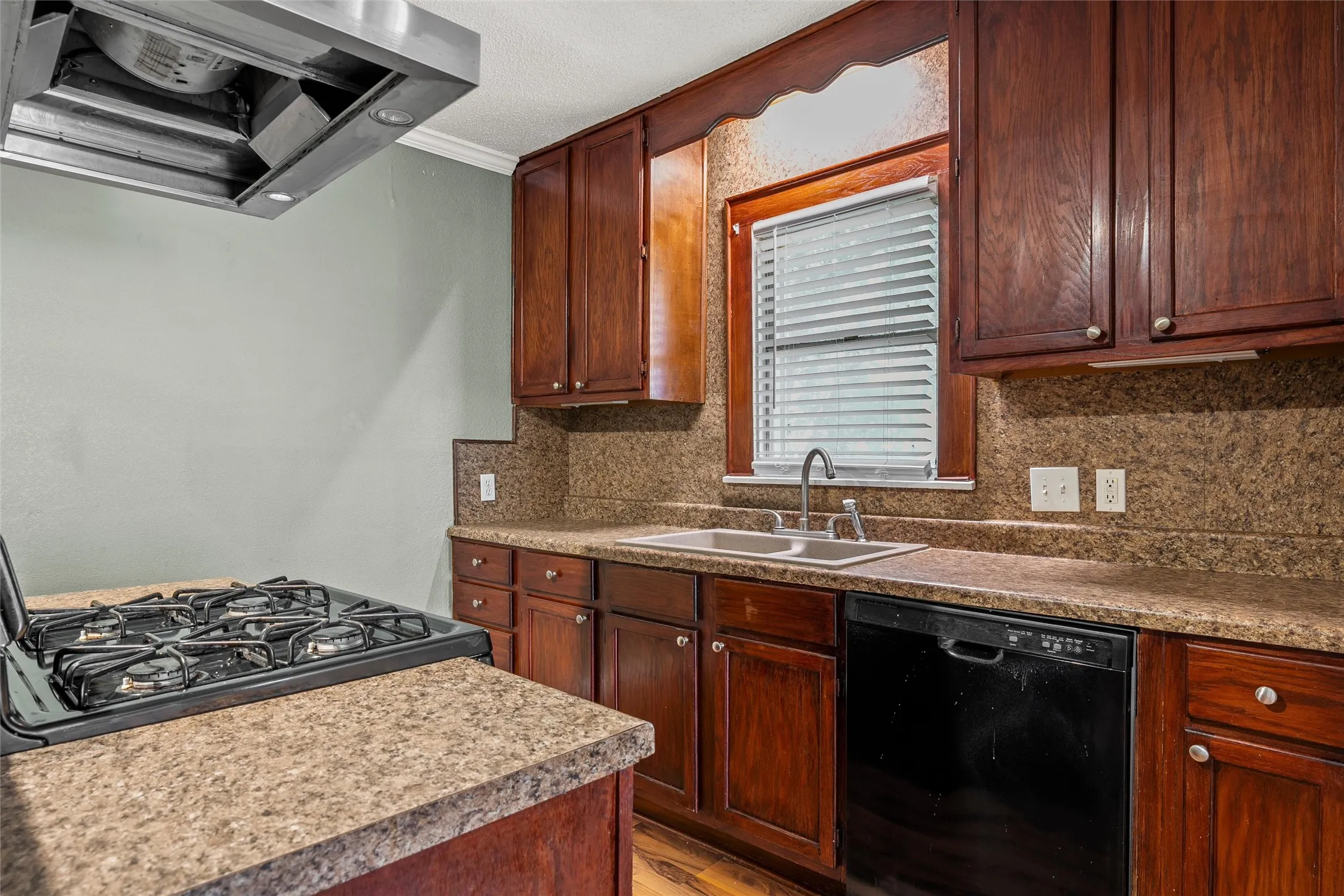 Single Family Residence For Sale in Mc Lennan County , 1807 S 19th Street, Waco, Texas 76706, 4 Bedroom, 2 Bathroom, Garage spaces, 1,904 Sqft, built in 1940, mls#21357049, Real Estate Agent in Waco, Homes For Sale in Mc Lennan county, Homes For Sale in Waco, Realtor in Waco Texas, Real Estate Brokerage Independent Realty Texas, Luminita Cordes Realtor