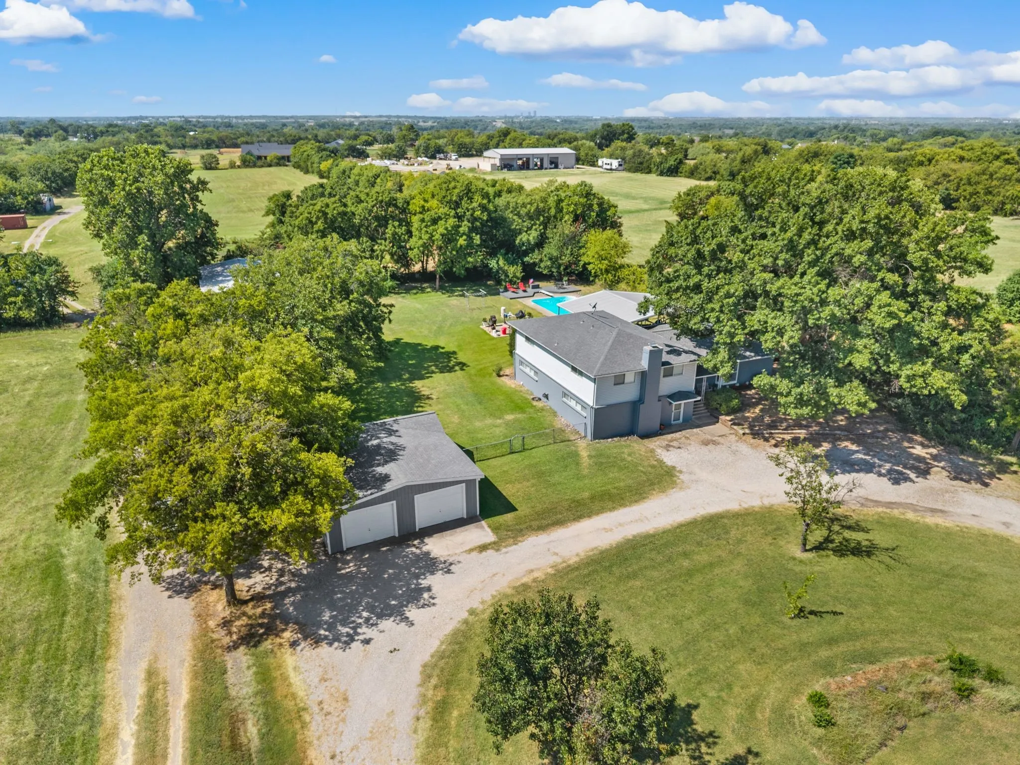 Single Family Residence For Sale in Denton County , 2942 Trails End, Aubrey, Texas 76227, 5 Bedroom, 3 Bathroom, 2 Garage spaces, 3,388 Sqft, built in 1980, mls#21352168, Real Estate Agent in Aubrey, Homes For Sale in Denton county, Homes For Sale in Aubrey, Realtor in Aubrey Texas, Real Estate Brokerage Independent Realty Texas, Luminita Cordes Realtor