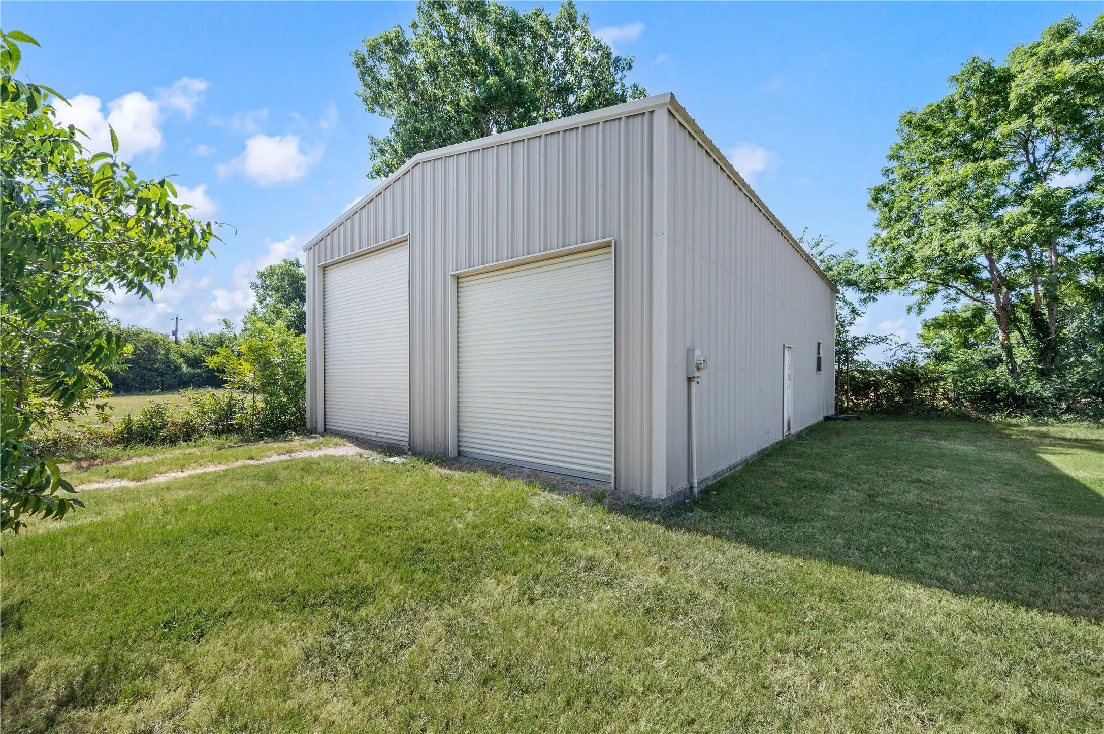 50' x 30' Shop W/ Electric