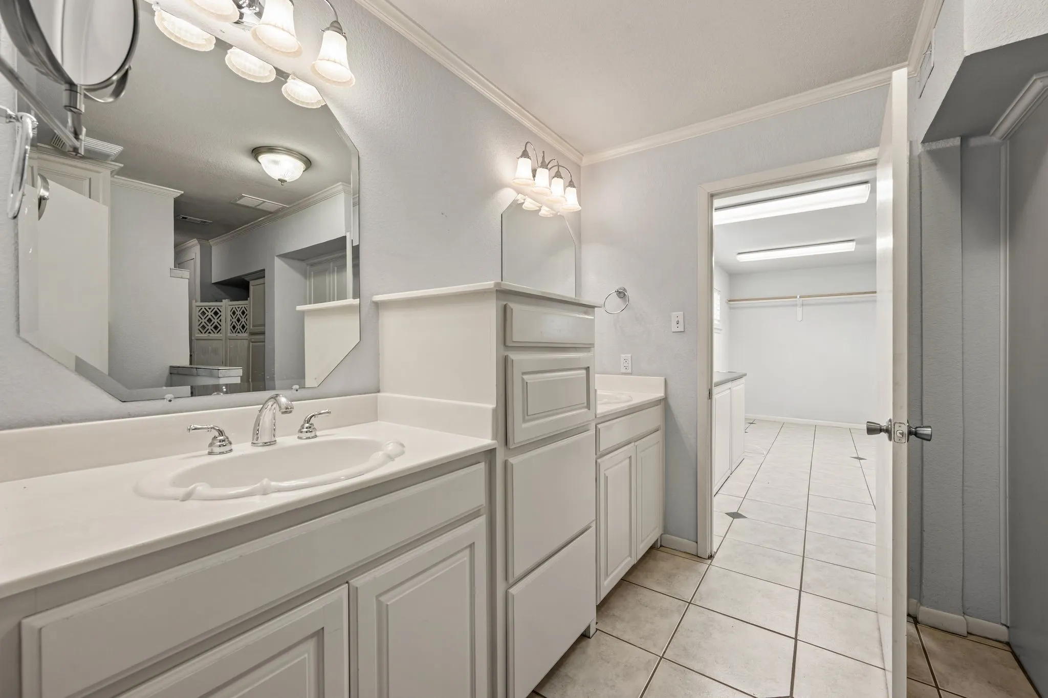 Single Family Residence For Sale in Denton County , 2942 Trails End, Aubrey, Texas 76227, 5 Bedroom, 3 Bathroom, 2 Garage spaces, 3,388 Sqft, built in 1980, mls#21352168, Real Estate Agent in Aubrey, Homes For Sale in Denton county, Homes For Sale in Aubrey, Realtor in Aubrey Texas, Real Estate Brokerage Independent Realty Texas, Luminita Cordes Realtor