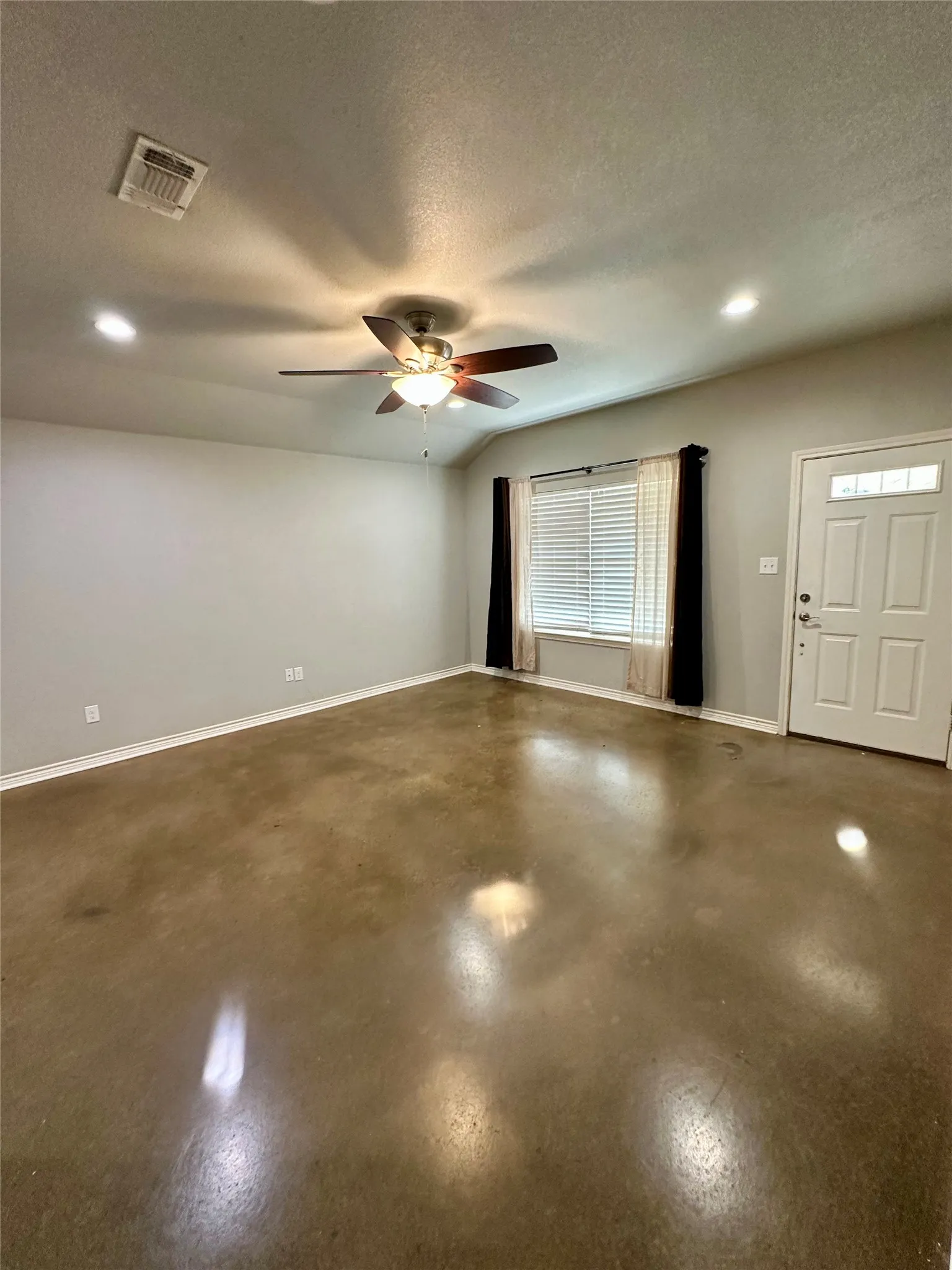 Single Family Residence For Rent in Tarrant County , 134 Dennis Drive, Azle, Texas 76020, 3 Bedroom, 2 Bathroom, 2 Garage spaces, 1,520 Sqft, built in 2019, Price $2,200, mls#21358568, Real Estate Agent in Azle, Homes For Rent in Tarrant county, Homes For Rent in Azle, Realtor in Azle Texas, Real Estate Brokerage Independent Realty Texas, Luminita Cordes Realtor