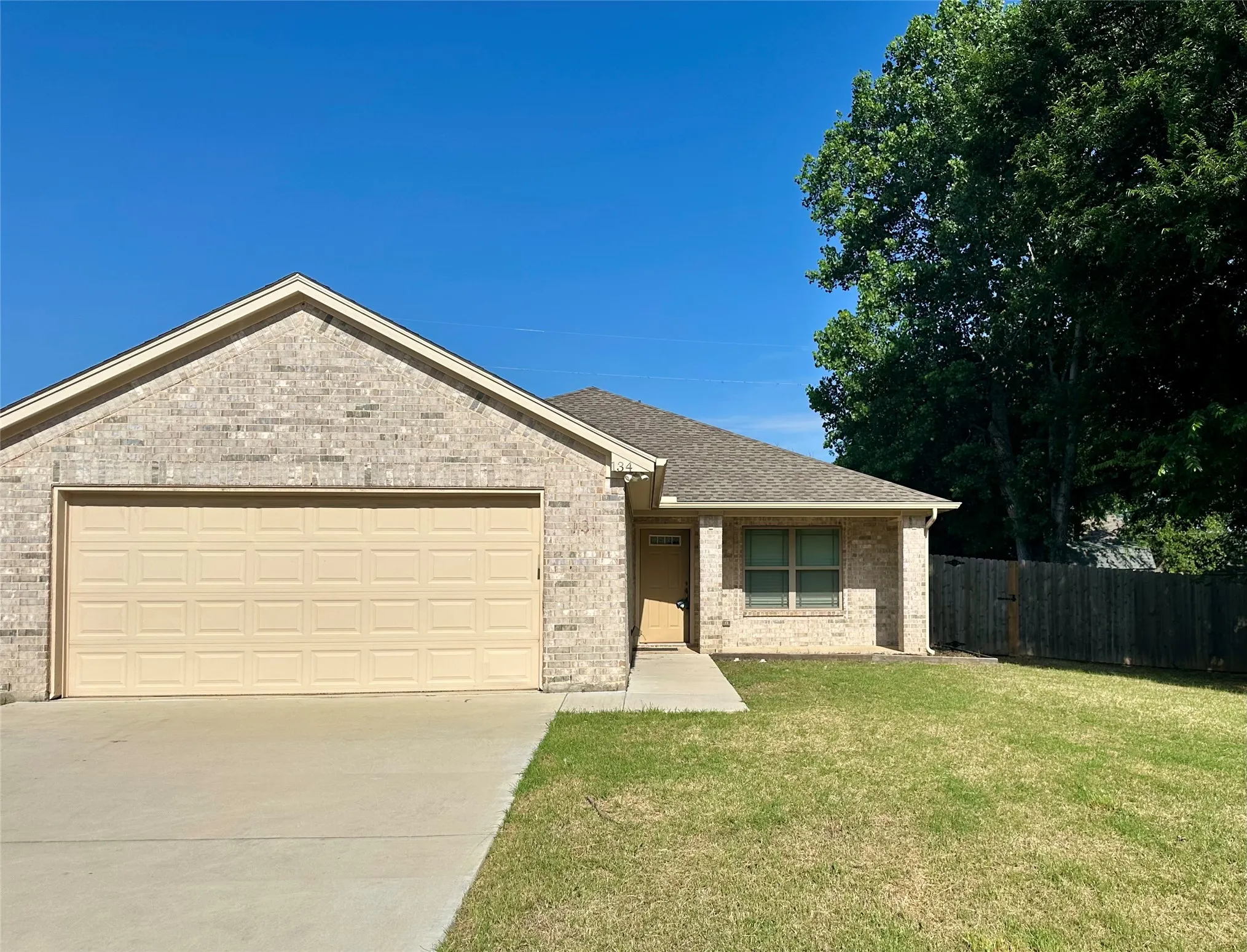Single Family Residence For Rent in Tarrant County , 134 Dennis Drive, Azle, Texas 76020, 3 Bedroom, 2 Bathroom, 2 Garage spaces, 1,520 Sqft, built in 2019, Price $2,200, mls#21358568, Real Estate Agent in Azle, Homes For Rent in Tarrant county, Homes For Rent in Azle, Realtor in Azle Texas, Real Estate Brokerage Independent Realty Texas, Luminita Cordes Realtor