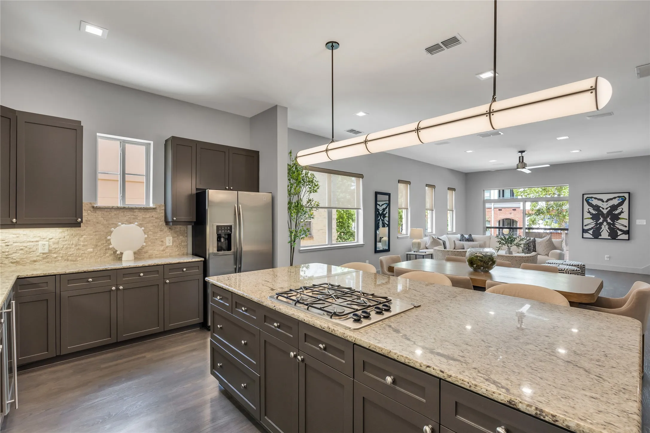 Townhouse For Sale in Dallas County , 2313 Clark Street, Dallas, Texas 75204, 3 Bedroom, 4 Bathroom, 2 Garage spaces, 2,353 Sqft, built in 2004, mls#21331790, Real Estate Agent in Dallas, Homes For Sale in Dallas county, Homes For Sale in Dallas, Realtor in Dallas Texas, Real Estate Brokerage Independent Realty Texas, Luminita Cordes Realtor