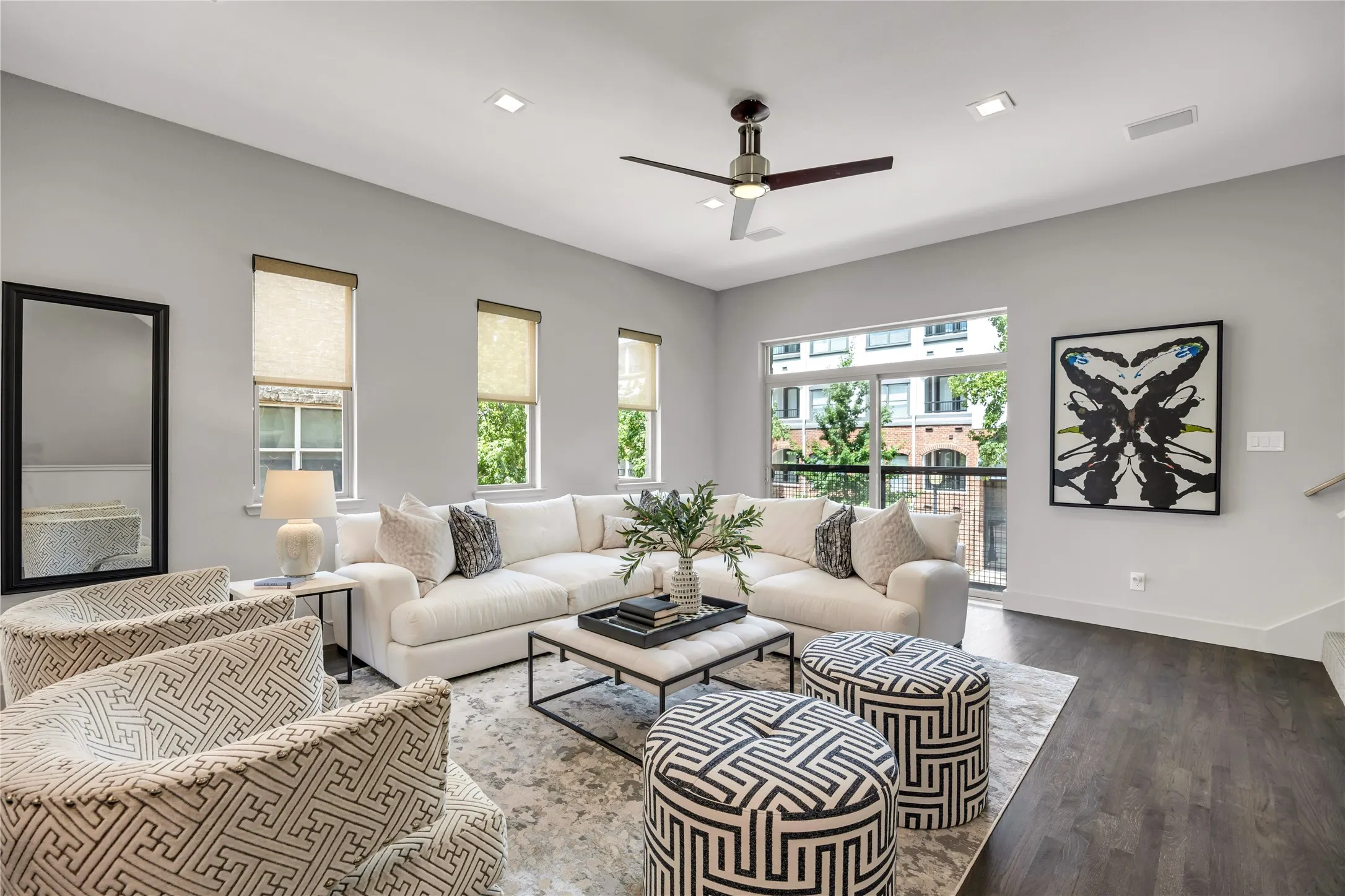Townhouse For Sale in Dallas County , 2313 Clark Street, Dallas, Texas 75204, 3 Bedroom, 4 Bathroom, 2 Garage spaces, 2,353 Sqft, built in 2004, mls#21331790, Real Estate Agent in Dallas, Homes For Sale in Dallas county, Homes For Sale in Dallas, Realtor in Dallas Texas, Real Estate Brokerage Independent Realty Texas, Luminita Cordes Realtor