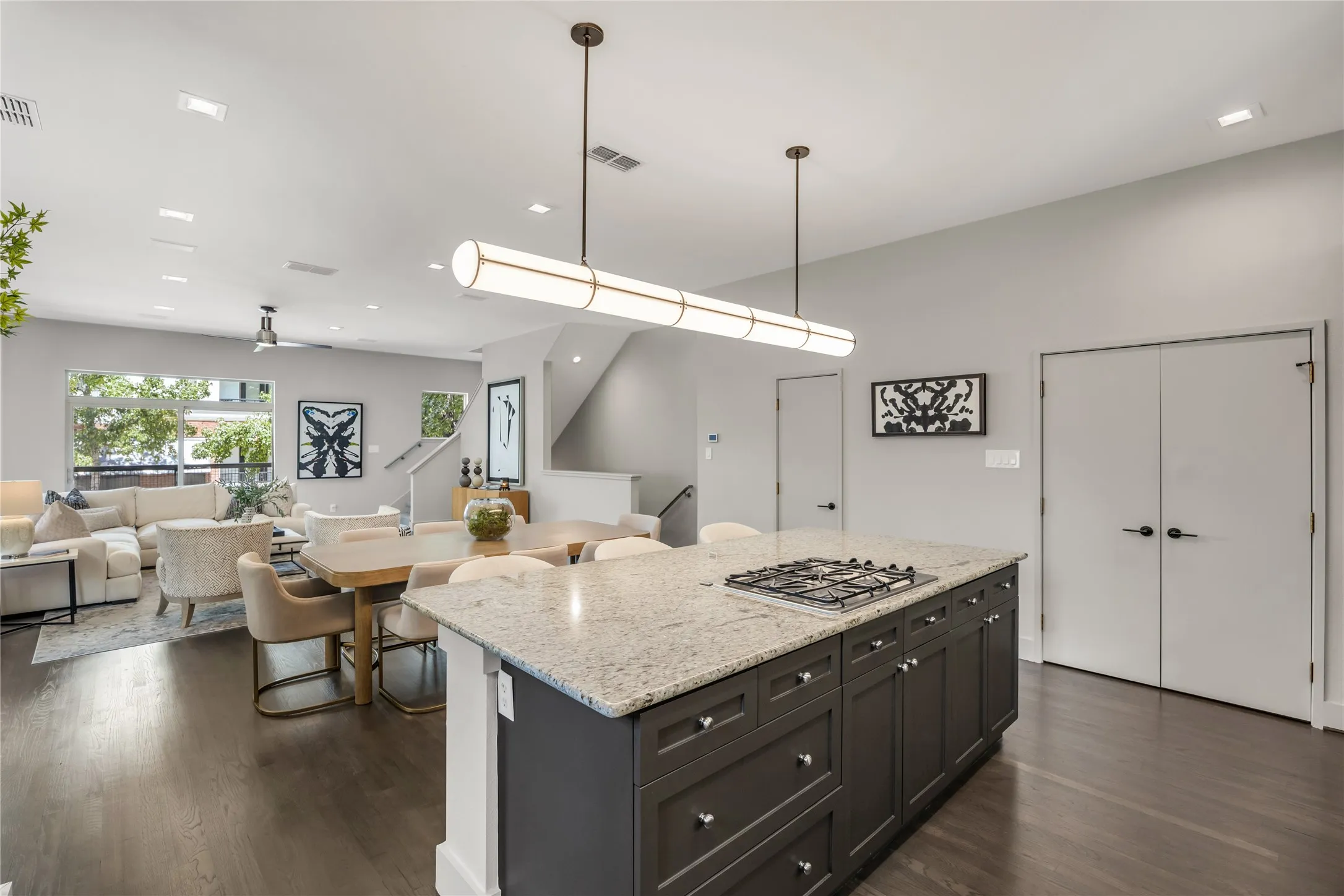 Townhouse For Sale in Dallas County , 2313 Clark Street, Dallas, Texas 75204, 3 Bedroom, 4 Bathroom, 2 Garage spaces, 2,353 Sqft, built in 2004, mls#21331790, Real Estate Agent in Dallas, Homes For Sale in Dallas county, Homes For Sale in Dallas, Realtor in Dallas Texas, Real Estate Brokerage Independent Realty Texas, Luminita Cordes Realtor